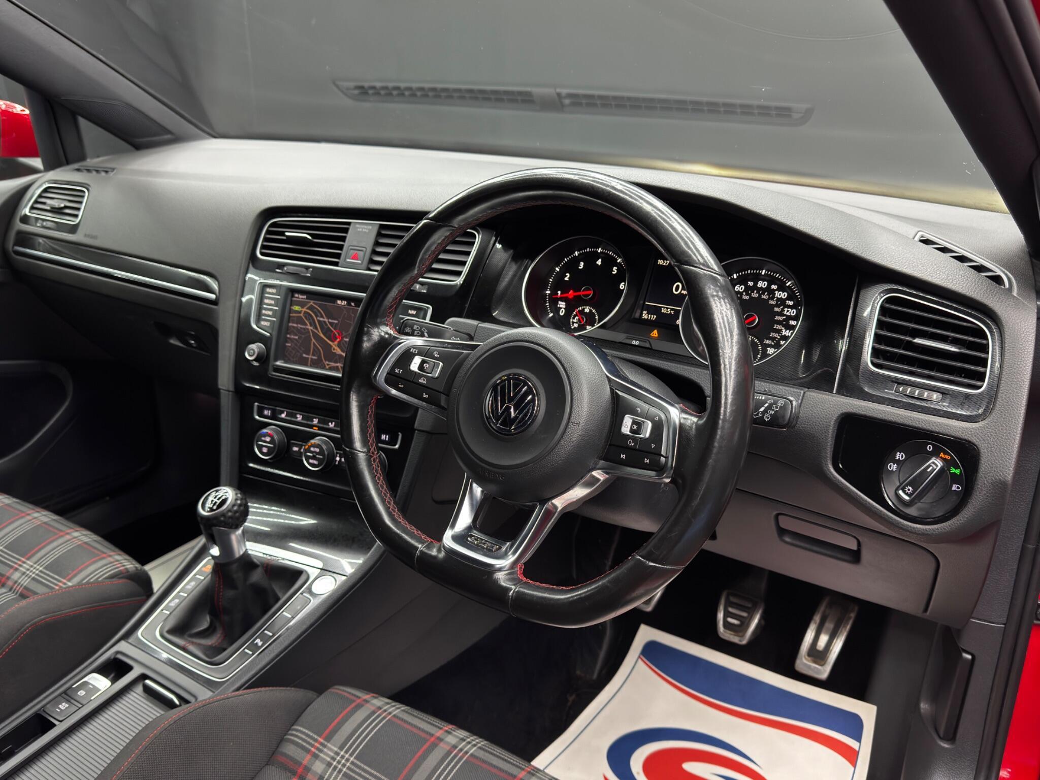 Volkswagen Golf - Image 9