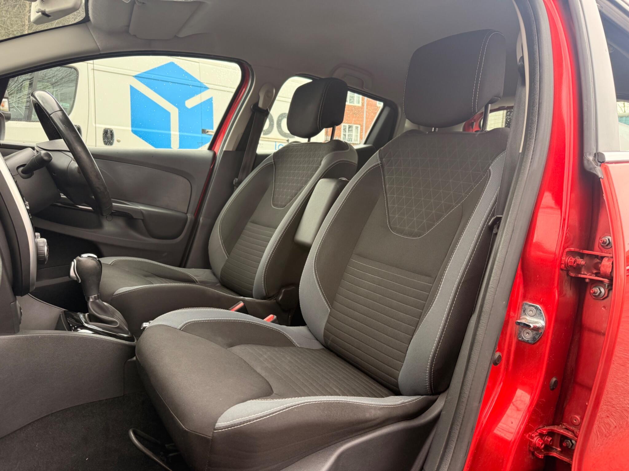 Renault Clio - Image 34