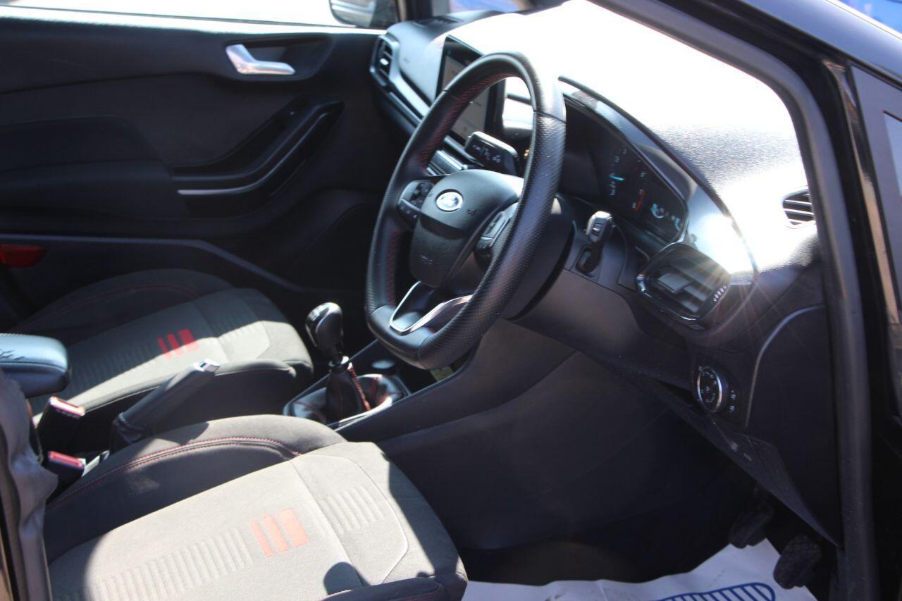 Ford Fiesta - Image 12