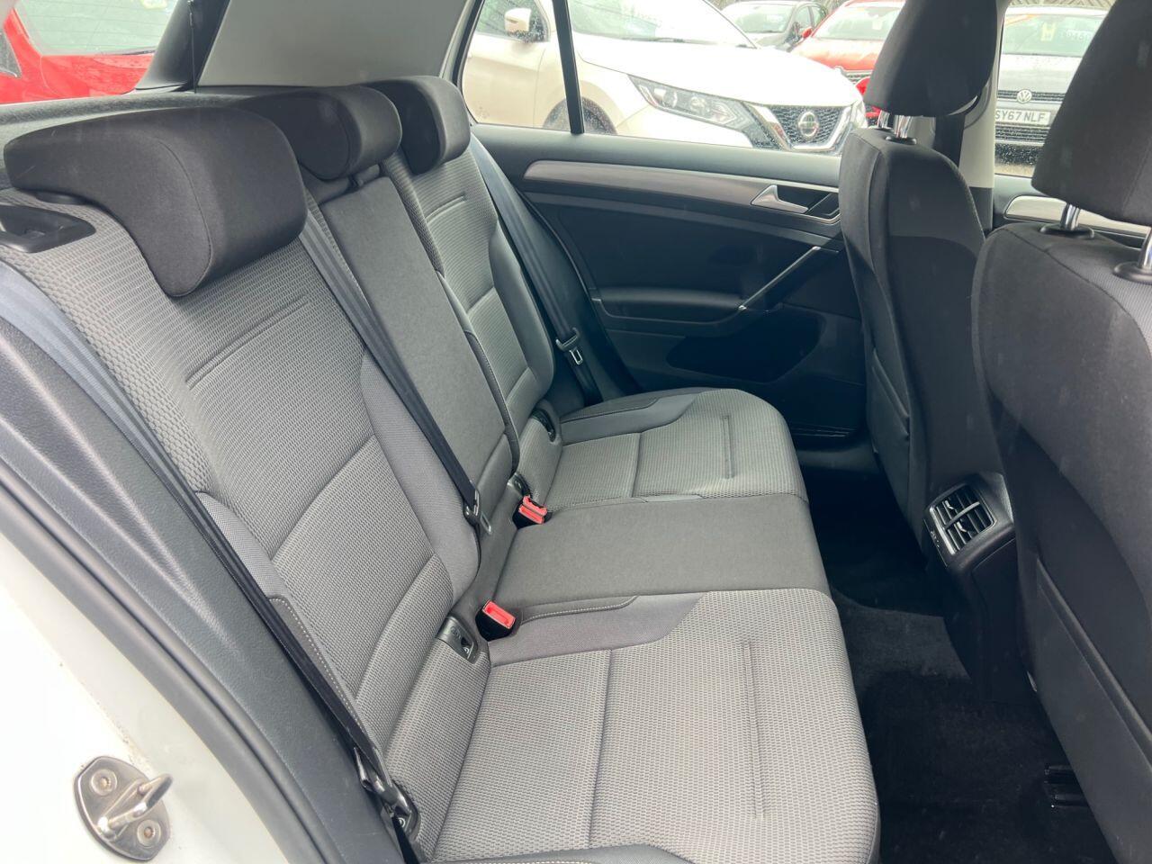 Volkswagen Golf - Image 31