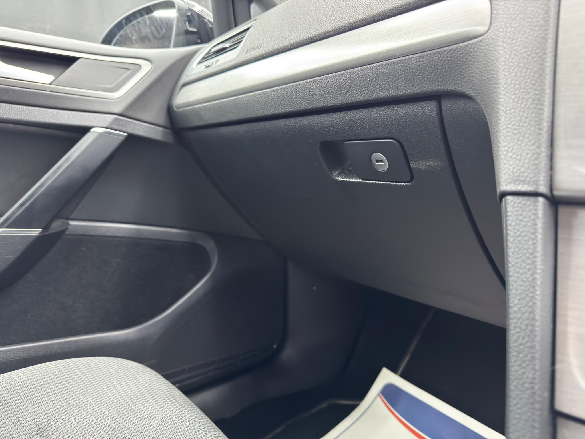 Volkswagen Golf - Image 36