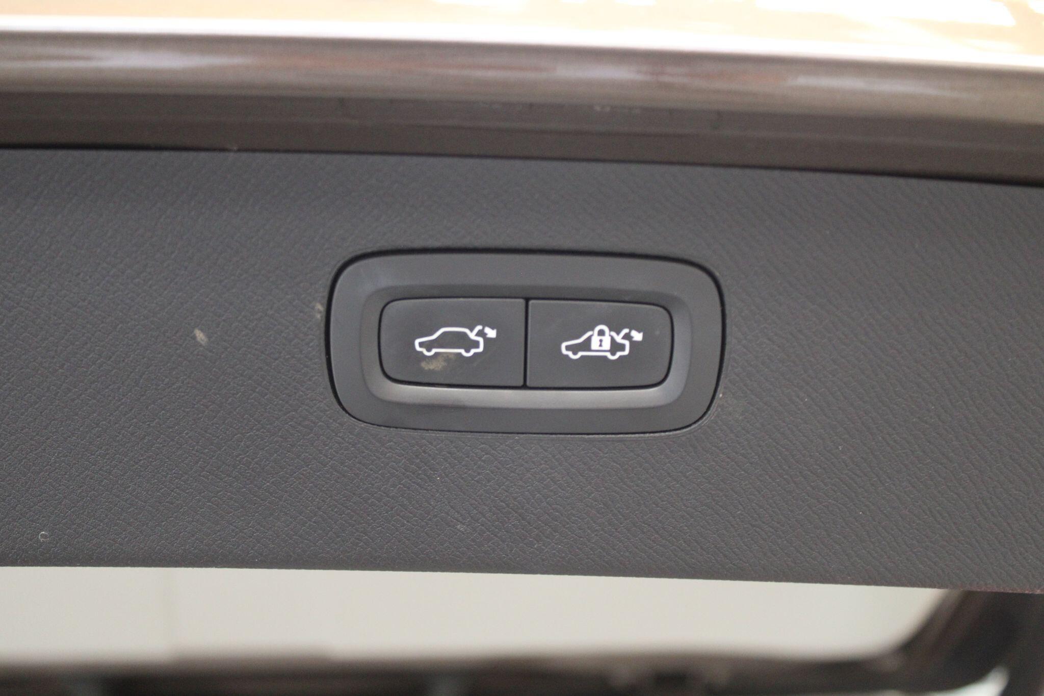 Volvo XC90 - Image 26