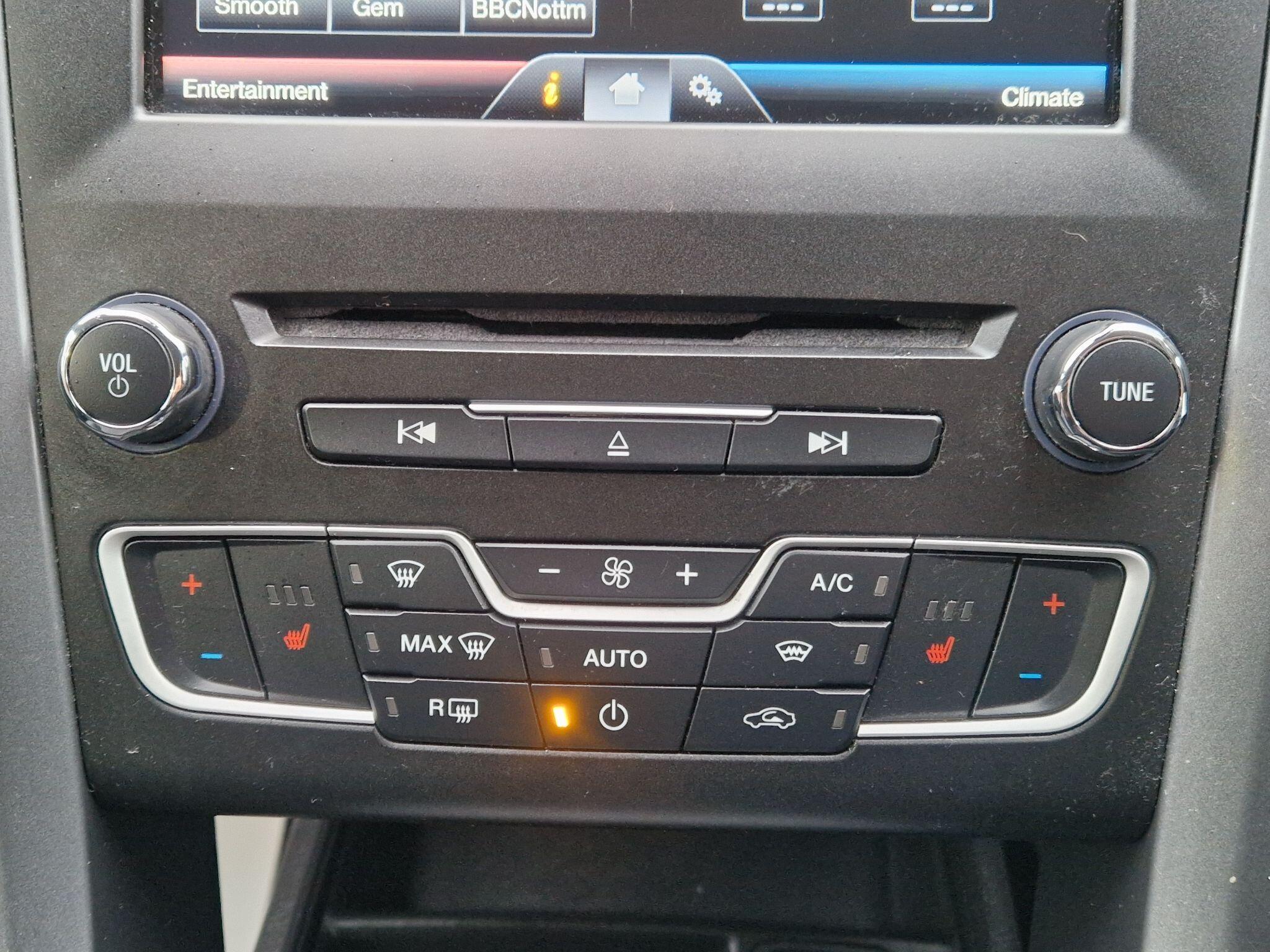 Ford Mondeo - Image 48