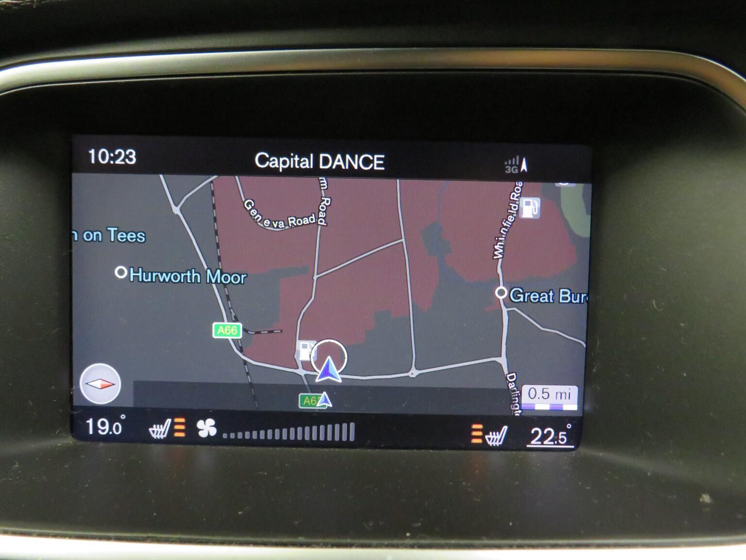 Volvo V40 - Image 18
