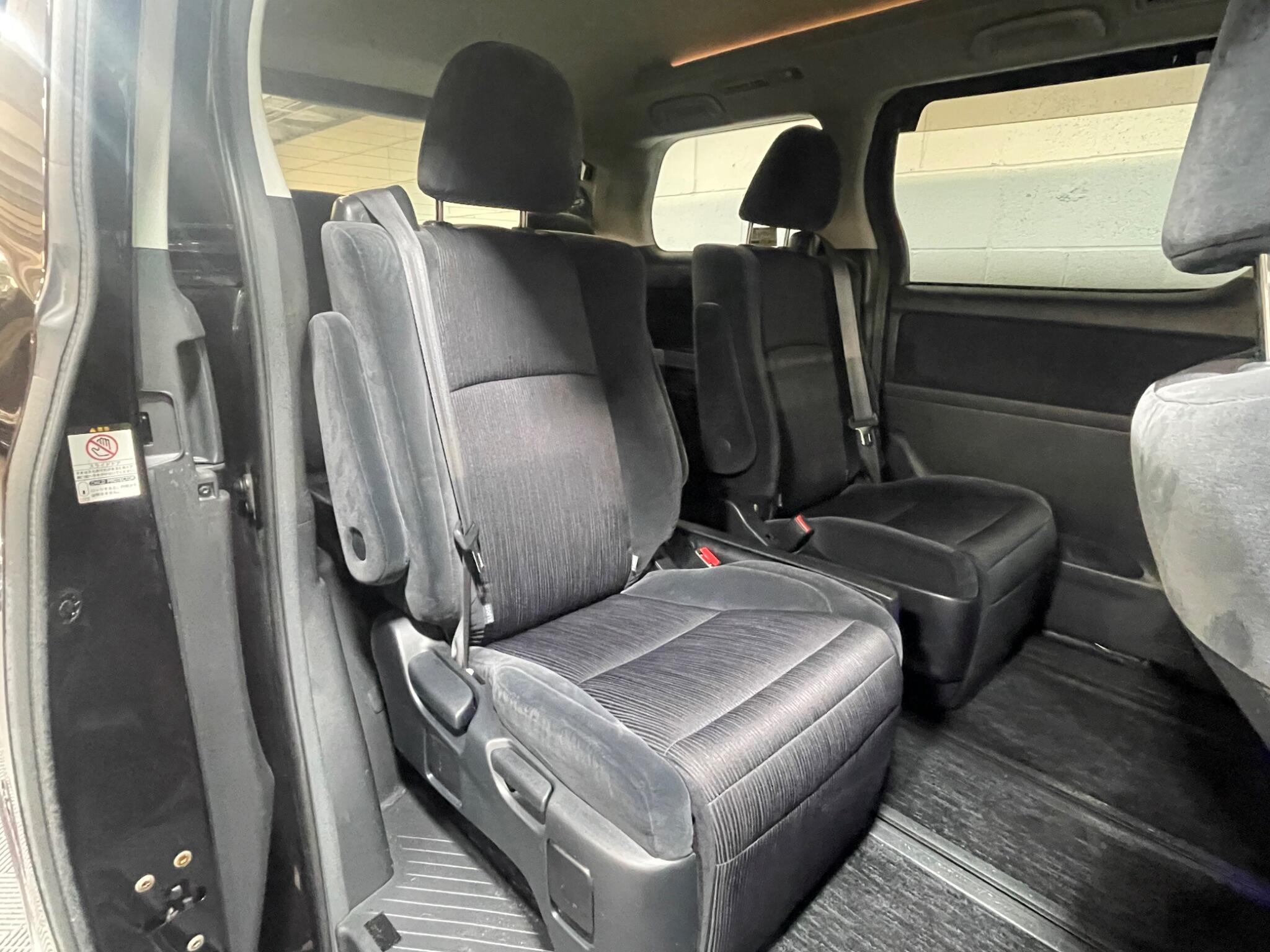 Toyota Vellfire - Image 13