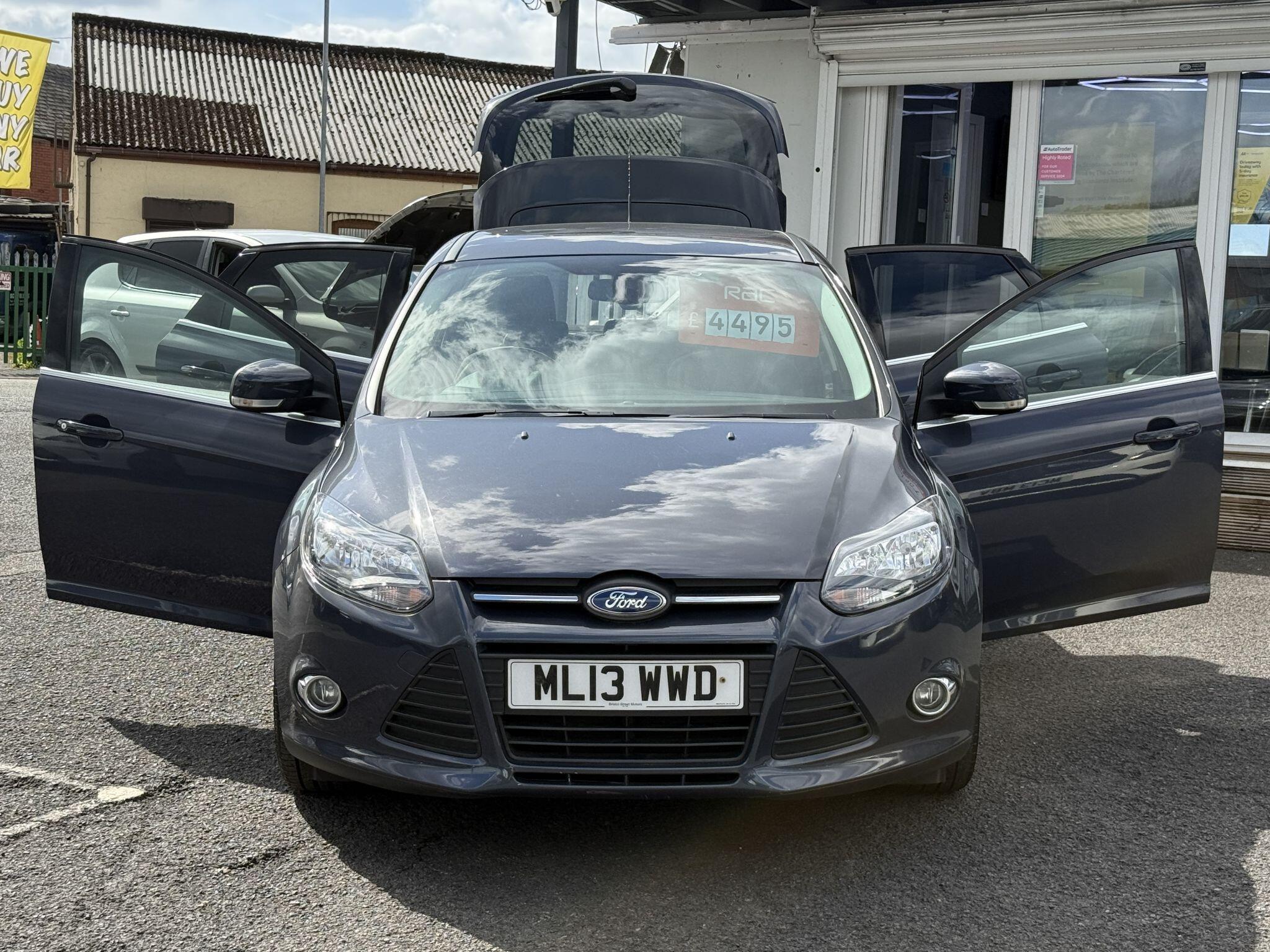 Ford Focus - Image 19