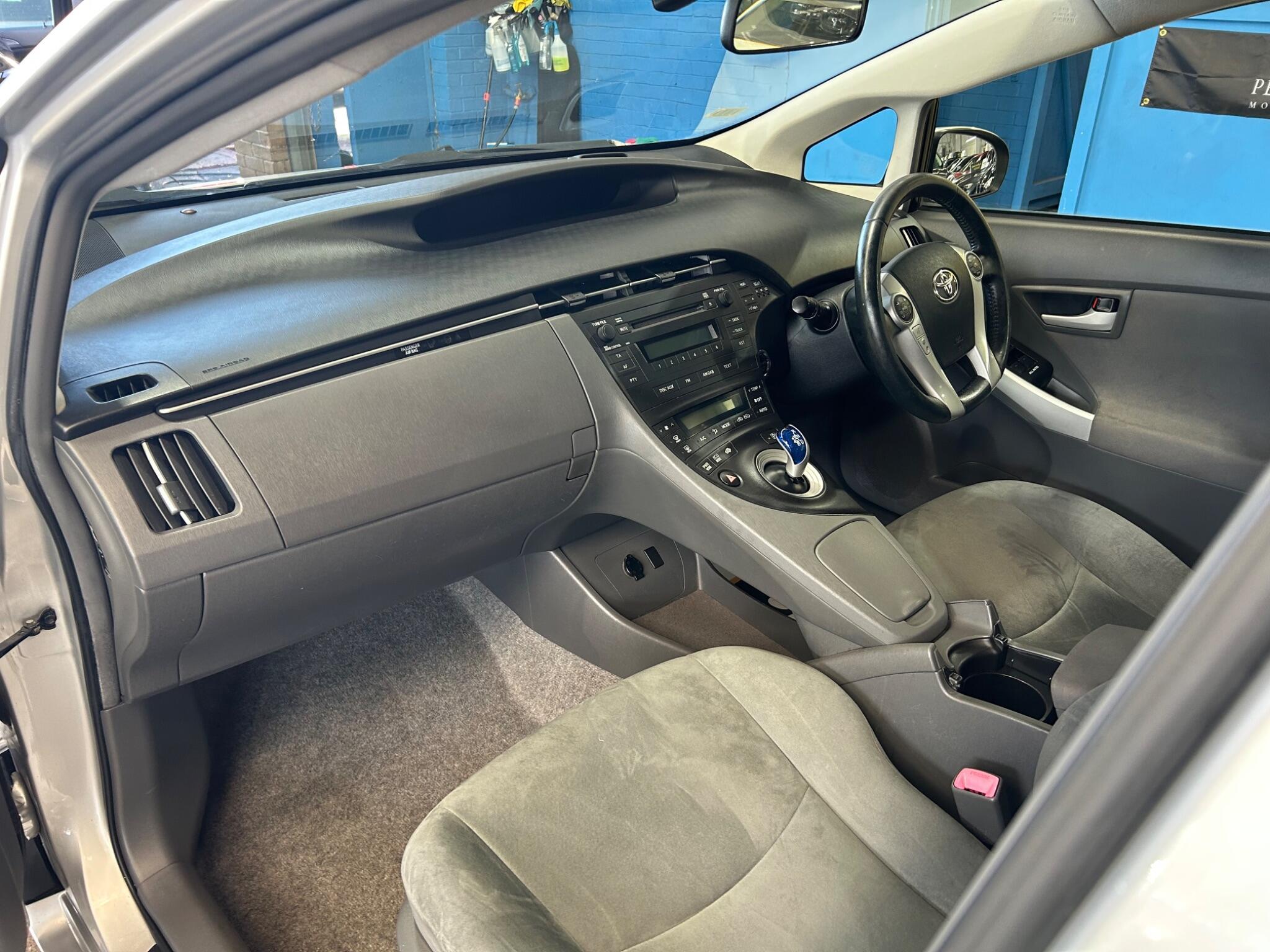 Toyota Prius - Image 19