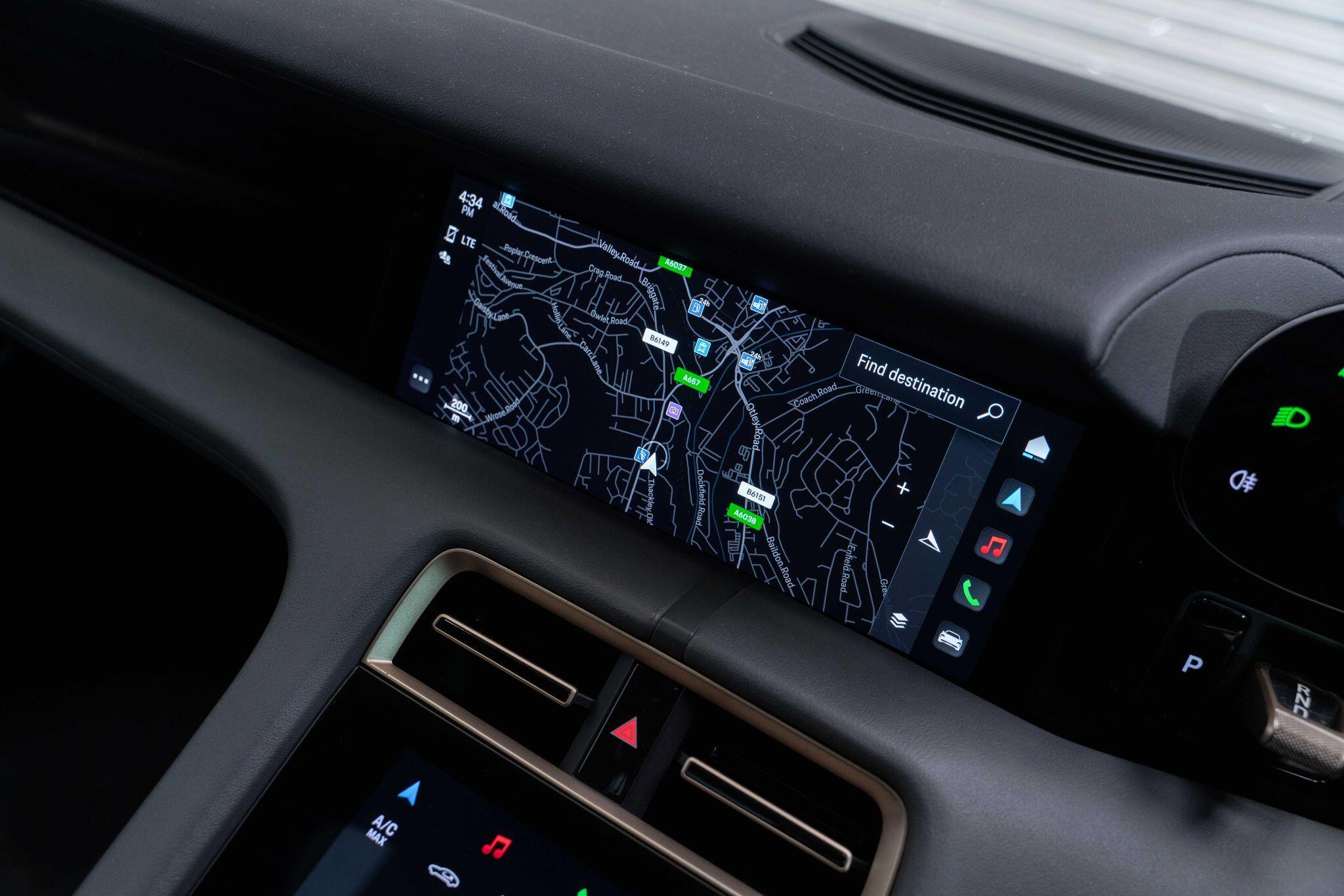 Porsche Taycan - Image 31