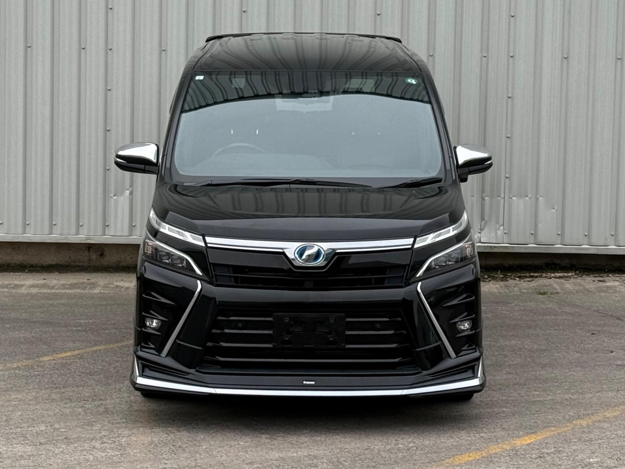Toyota Voxy - Image 8