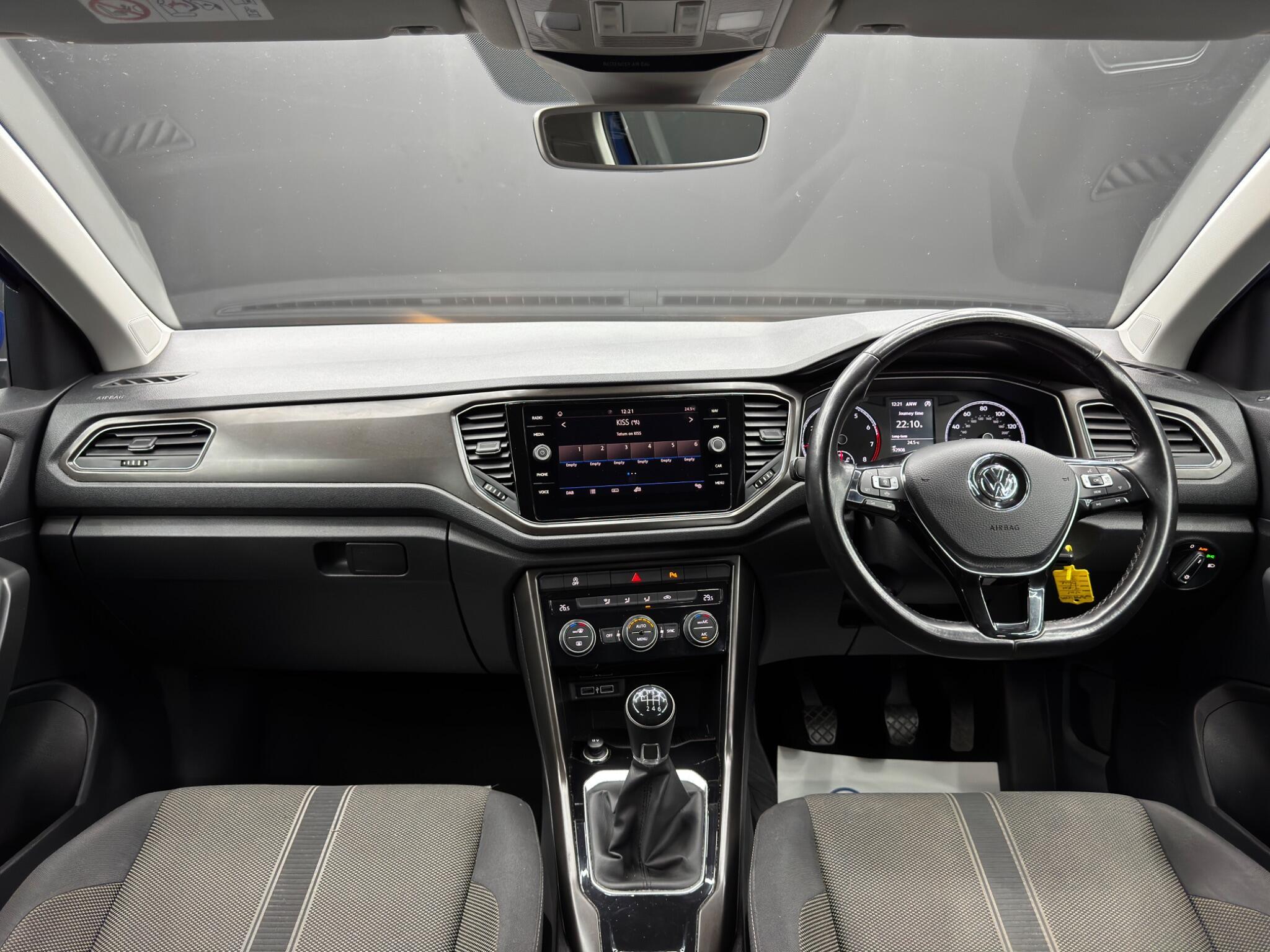 Volkswagen T-Roc - Image 10