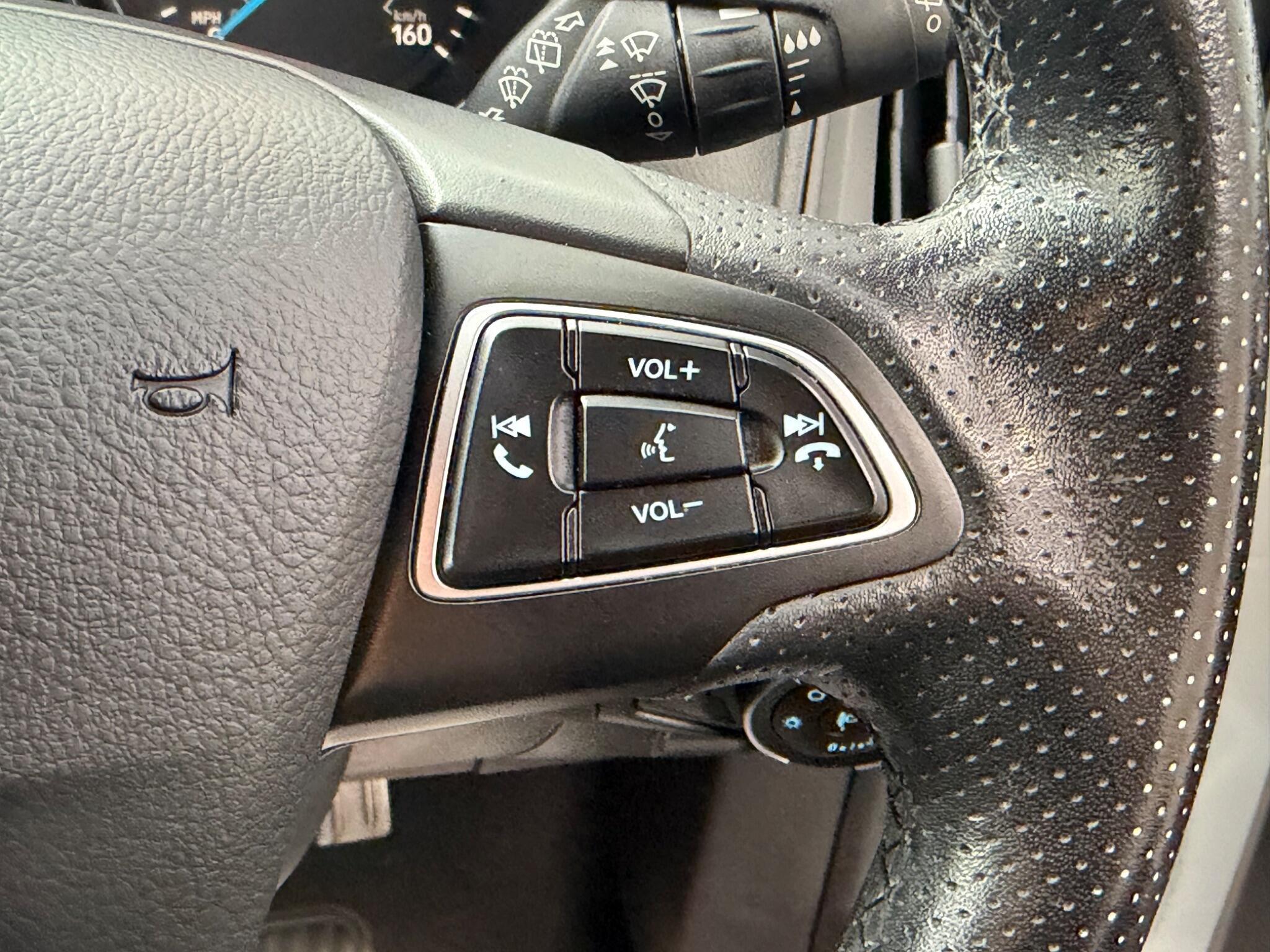 Ford Focus - Image 18
