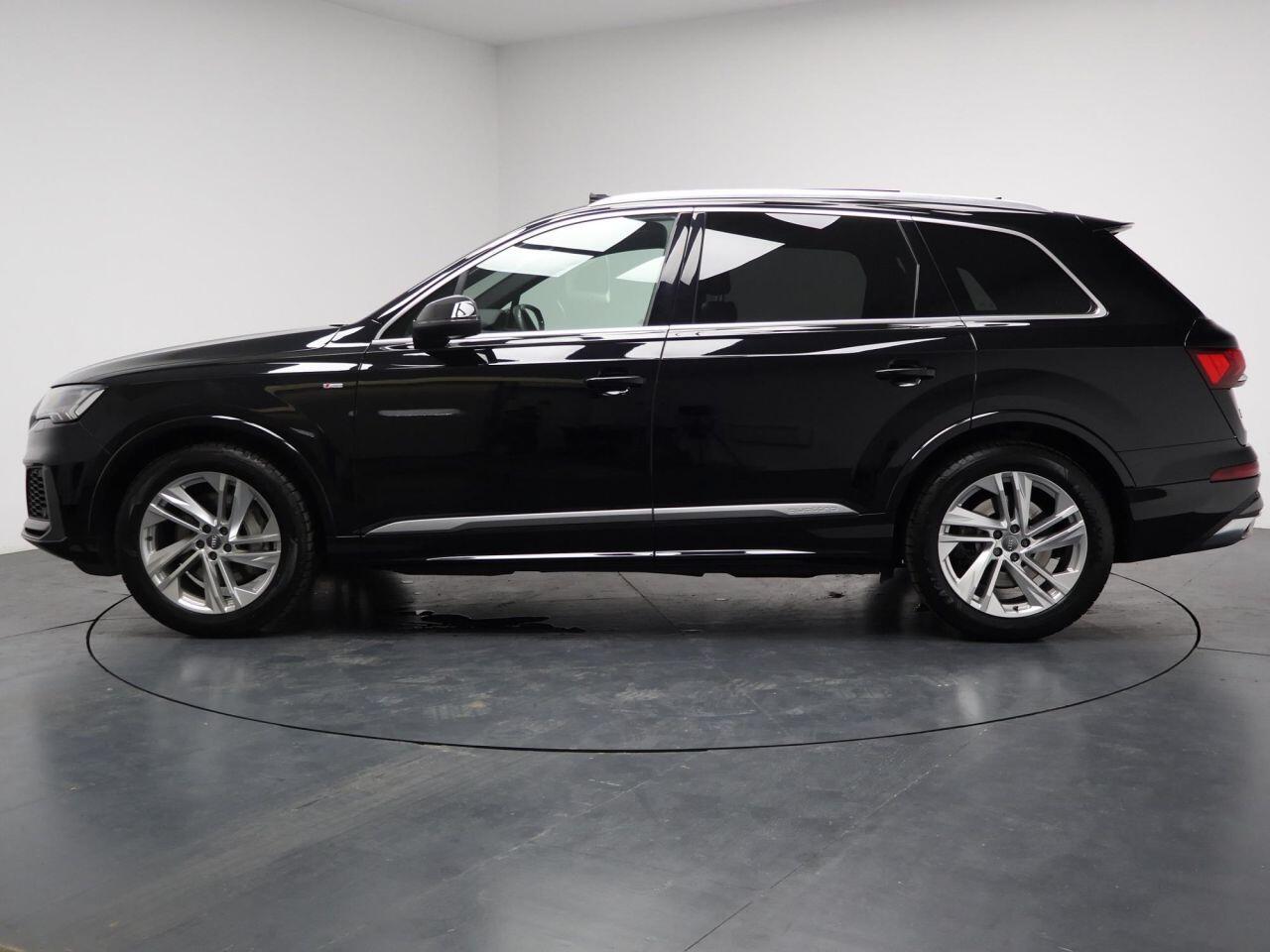 Audi Q7 - Image 8