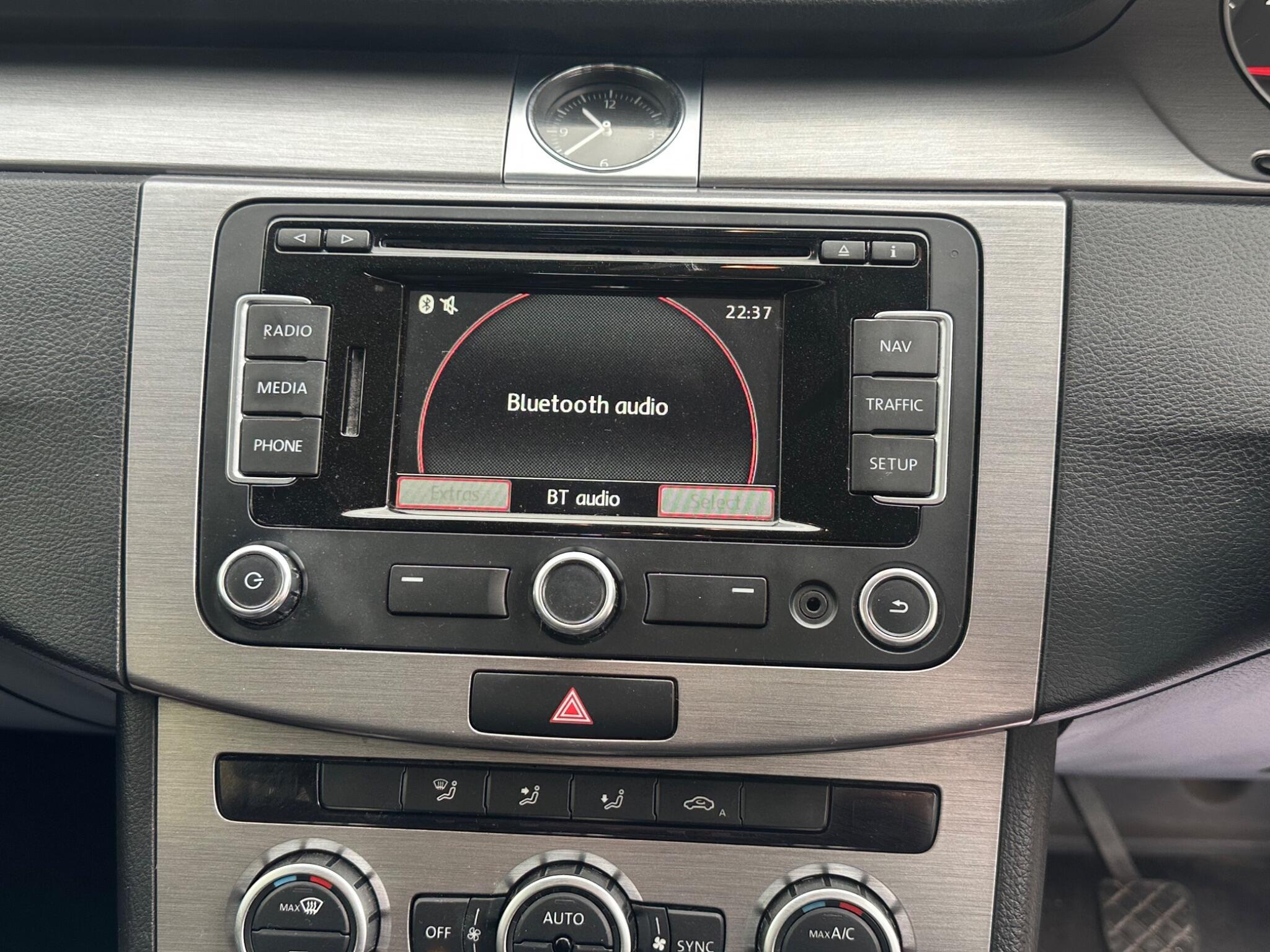 Volkswagen Passat - Image 28