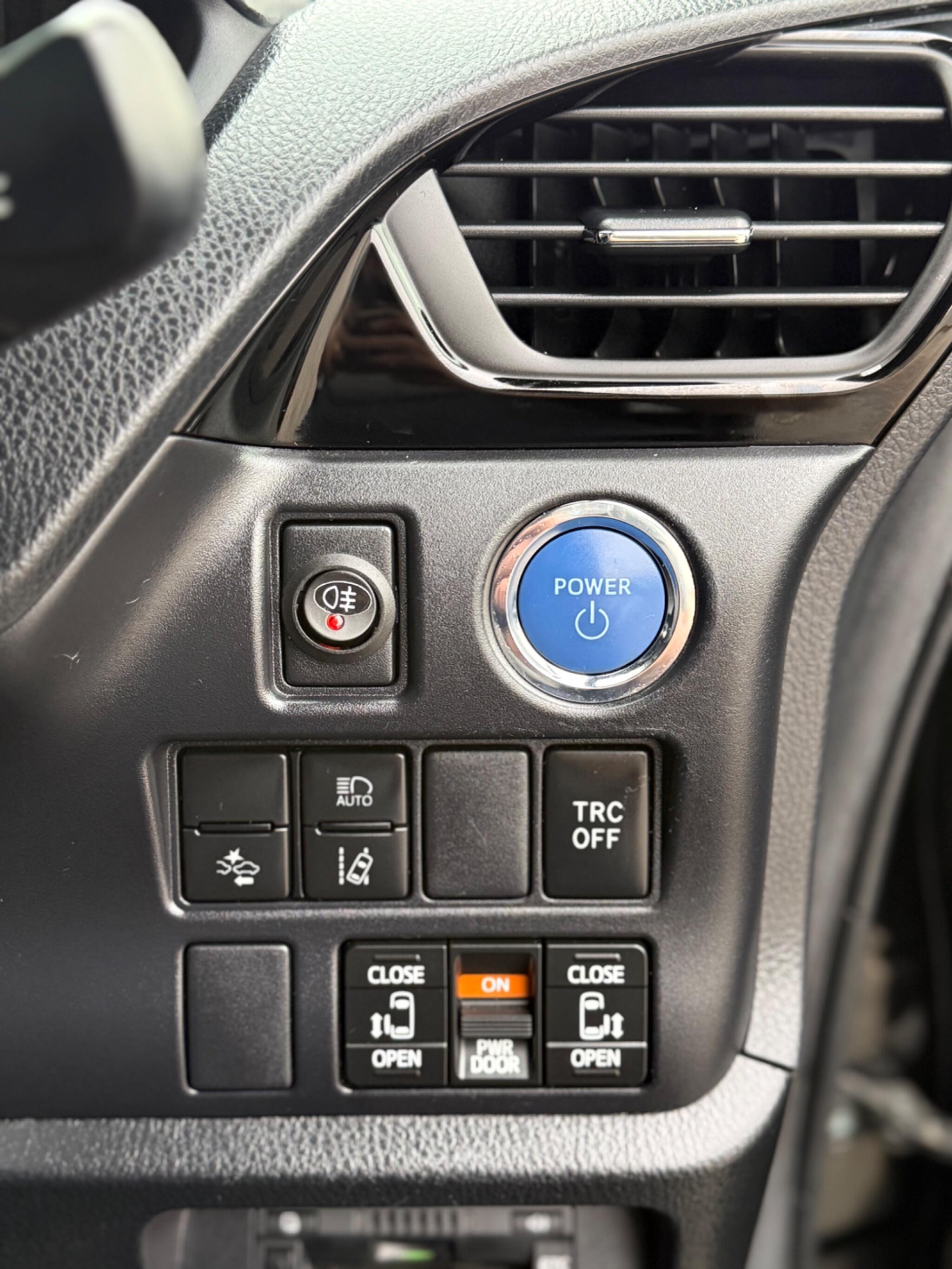 Toyota Voxy - Image 49