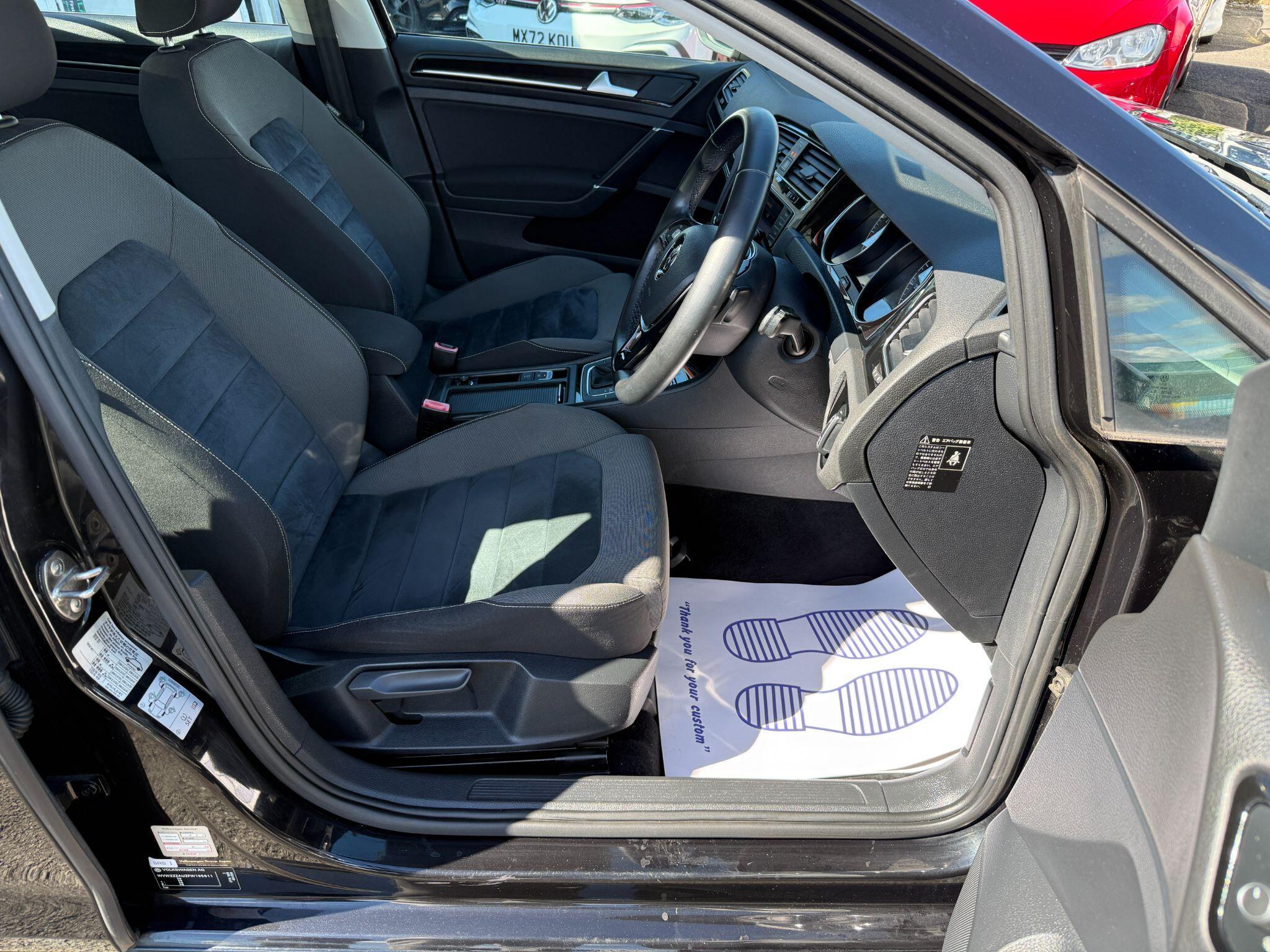 Volkswagen Golf - Image 27