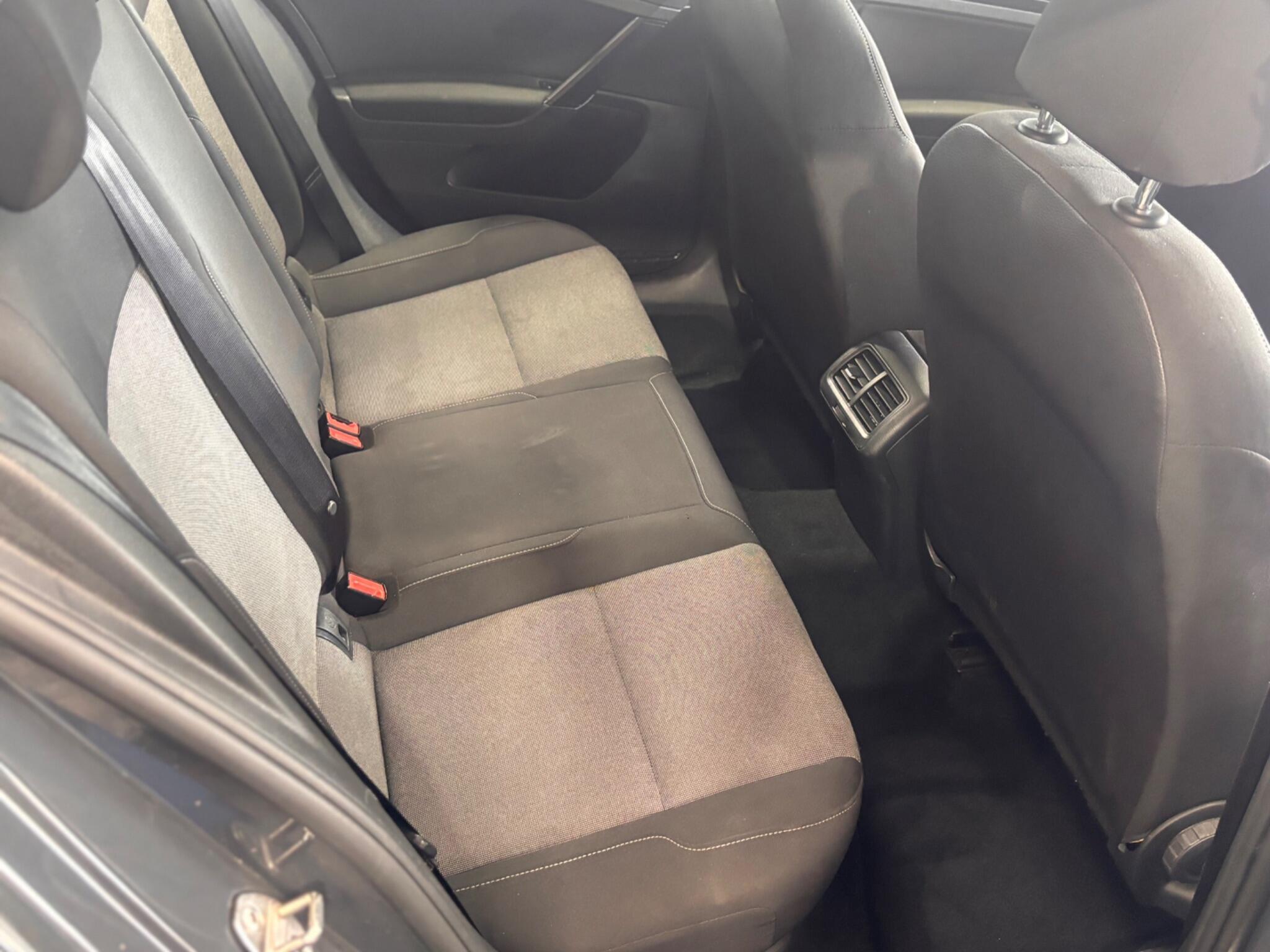 Volkswagen Golf - Image 18