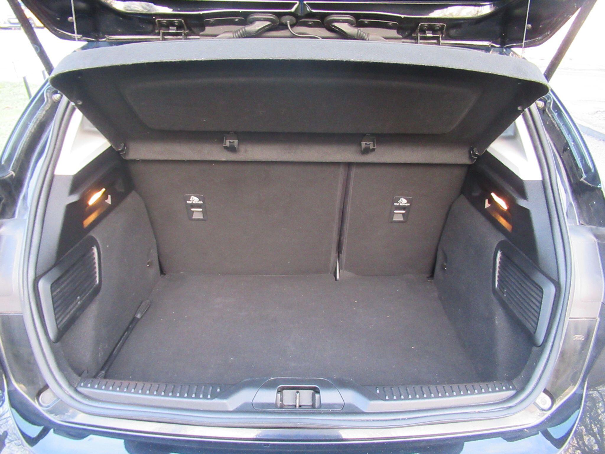 Ford Focus - Image 17