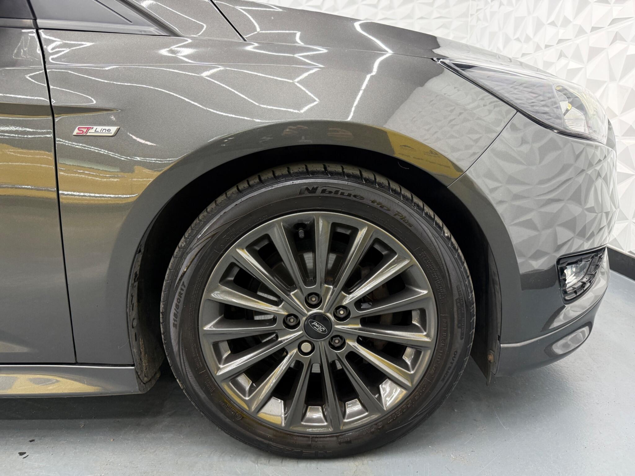 Ford Focus - Image 15