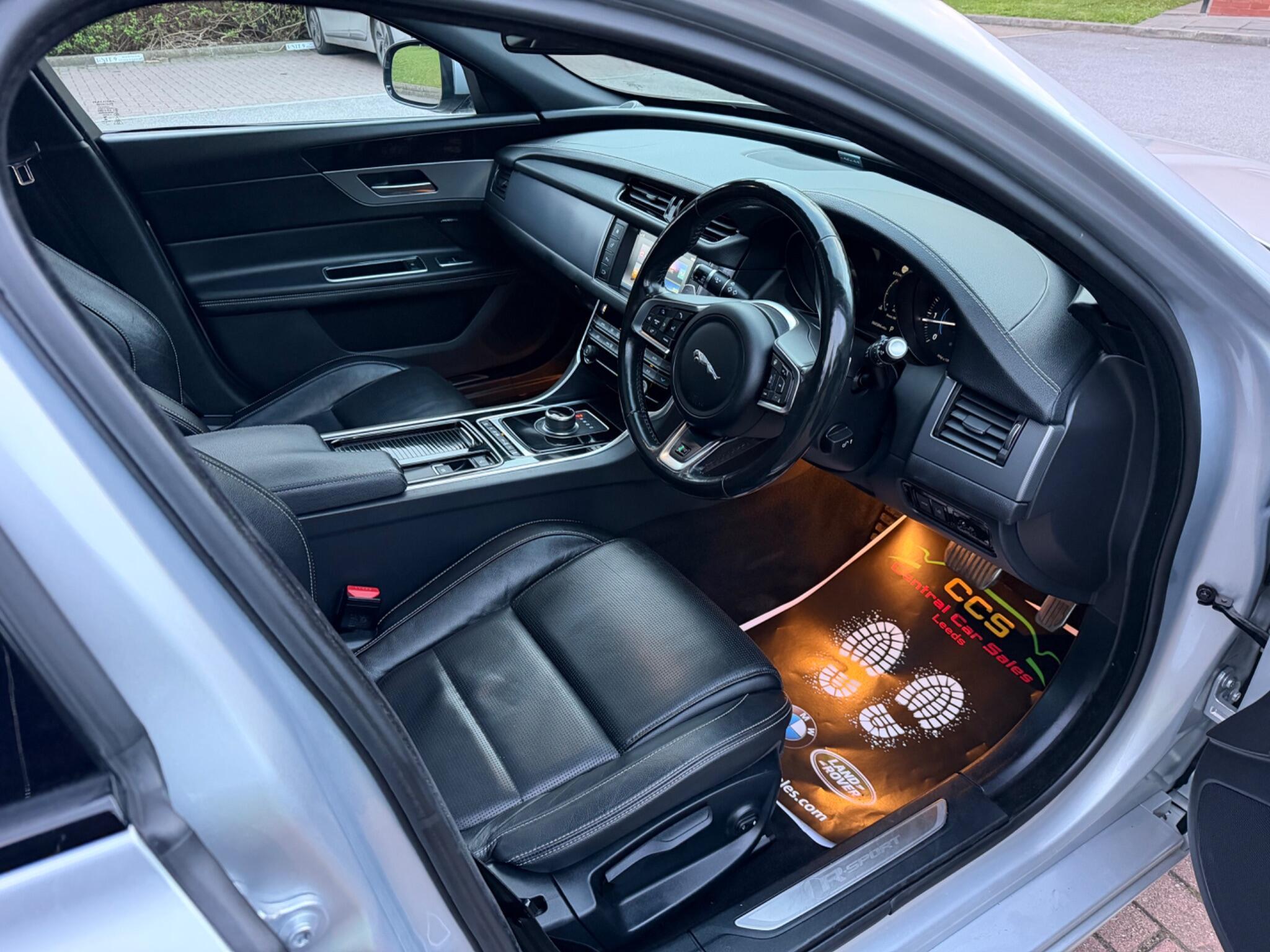 Jaguar XF - Image 35