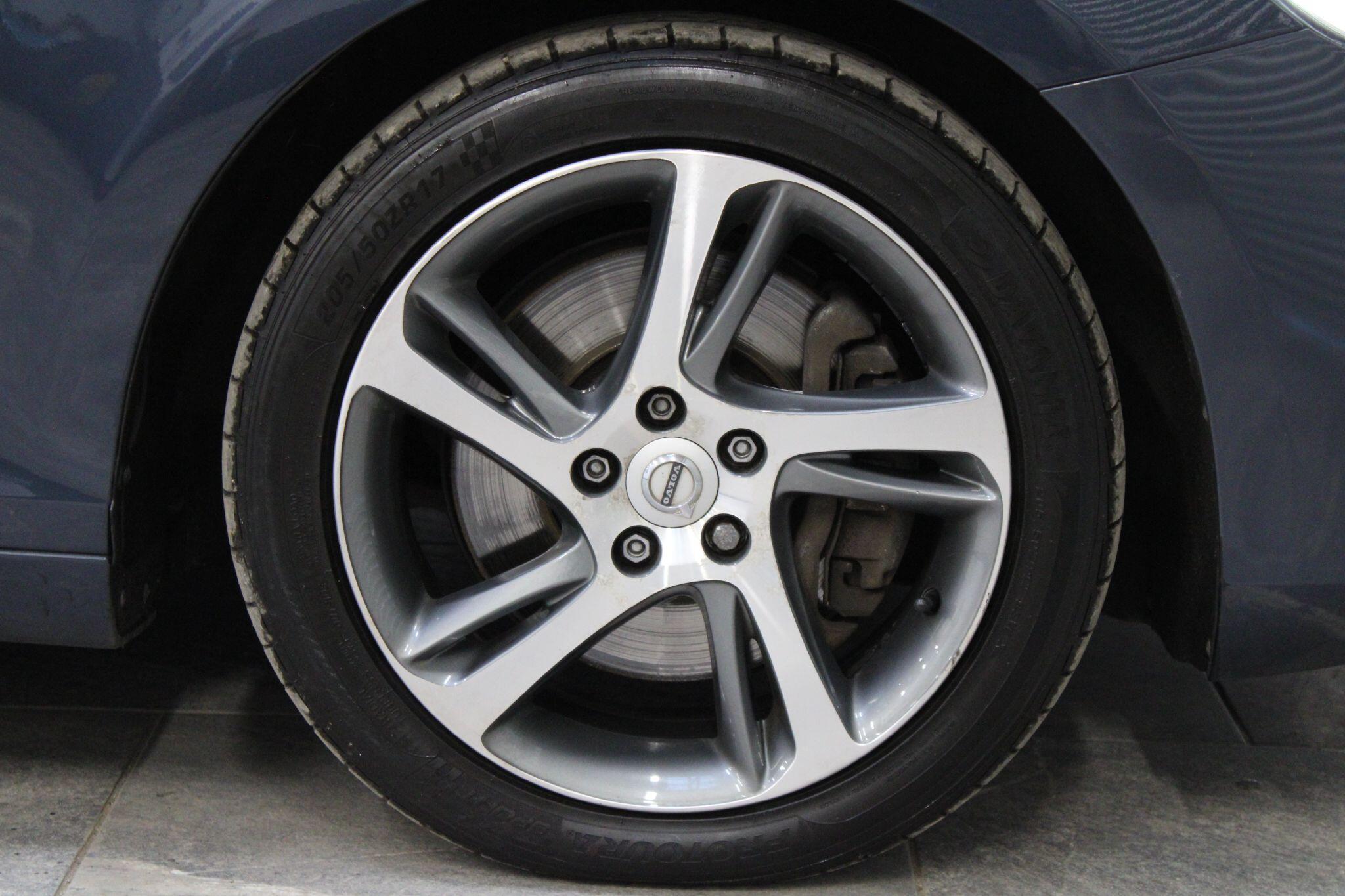 Volvo V40 - Image 9