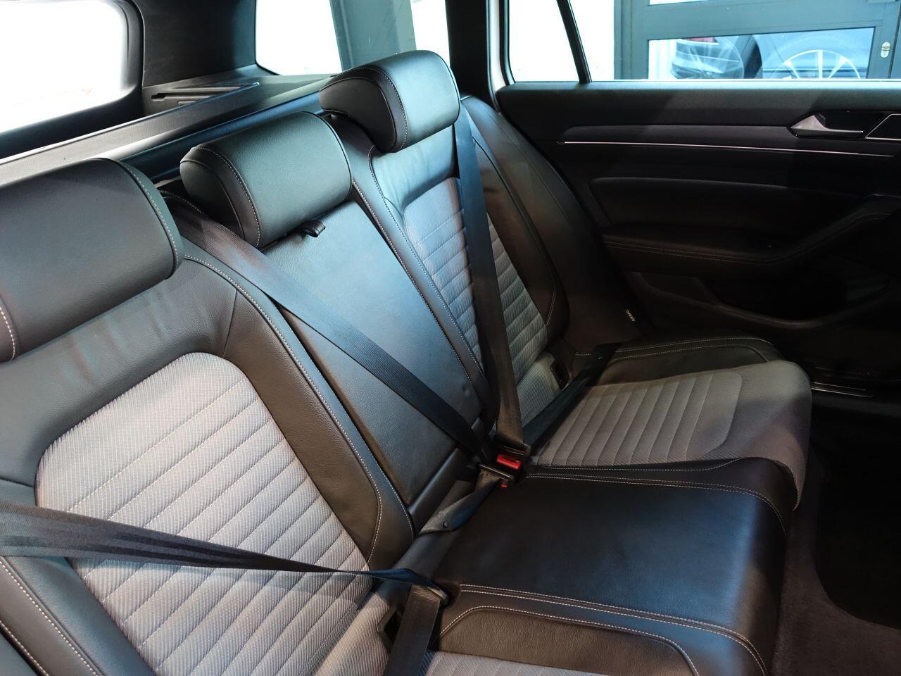 Volkswagen Passat - Image 21