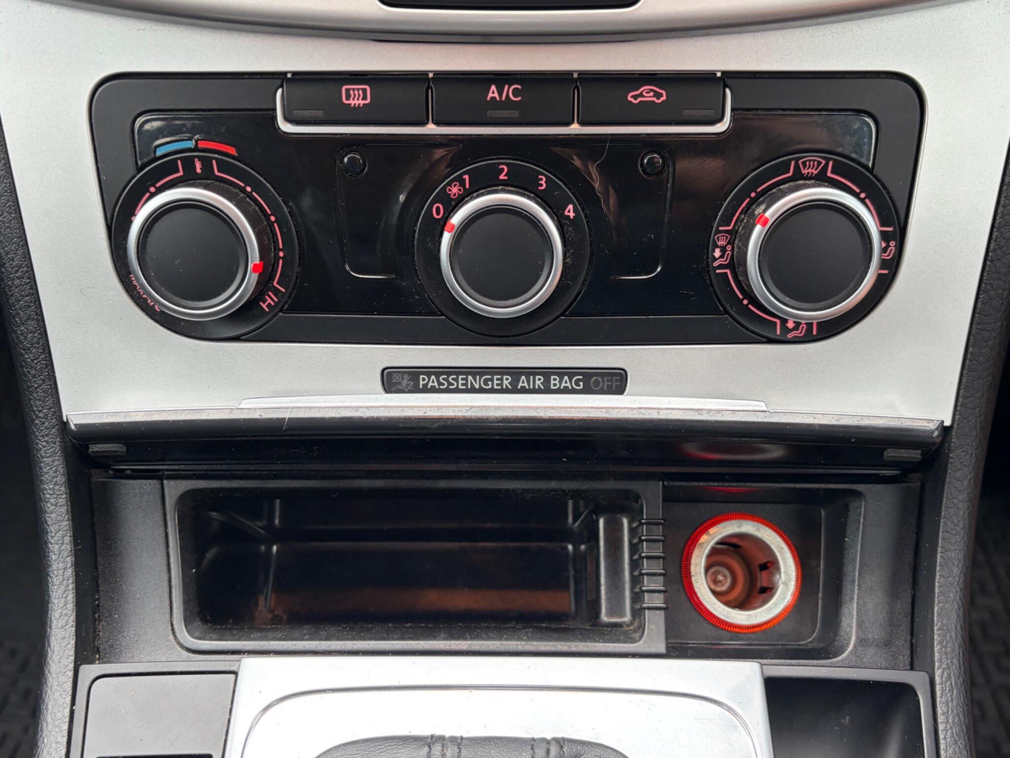 Volkswagen Passat - Image 23