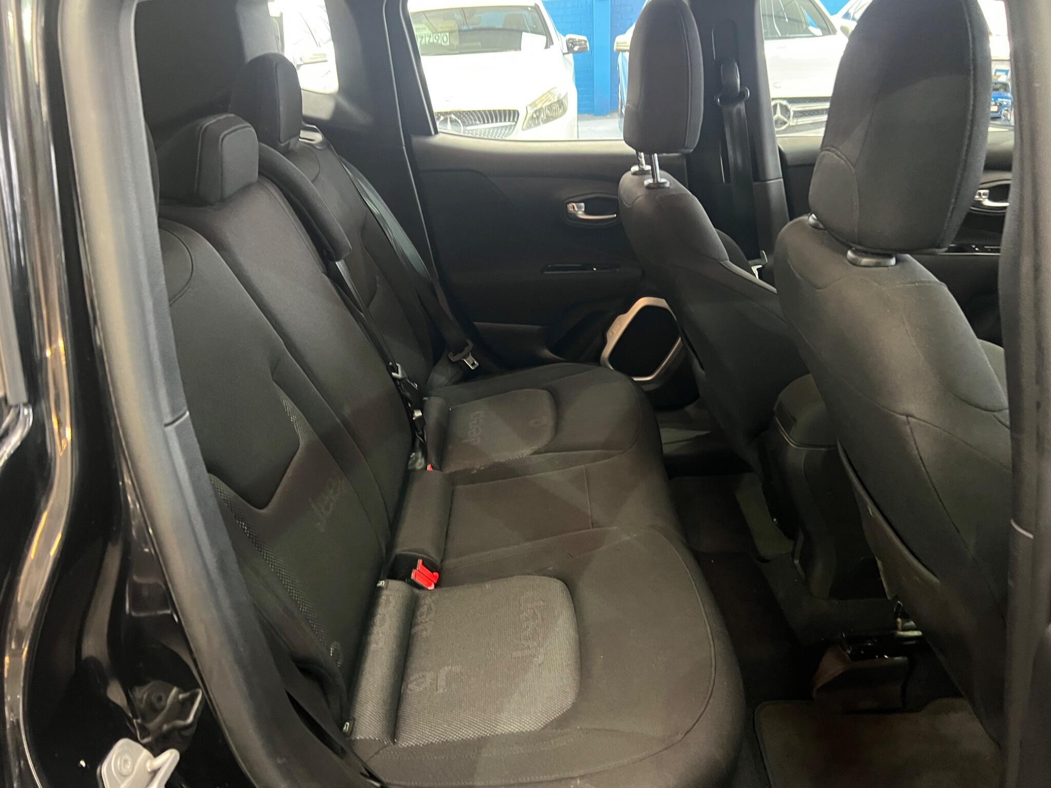 Jeep Renegade - Image 18