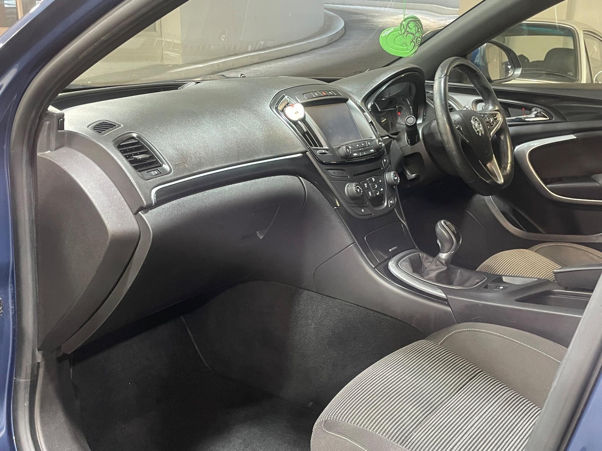 Vauxhall Insignia - Image 10