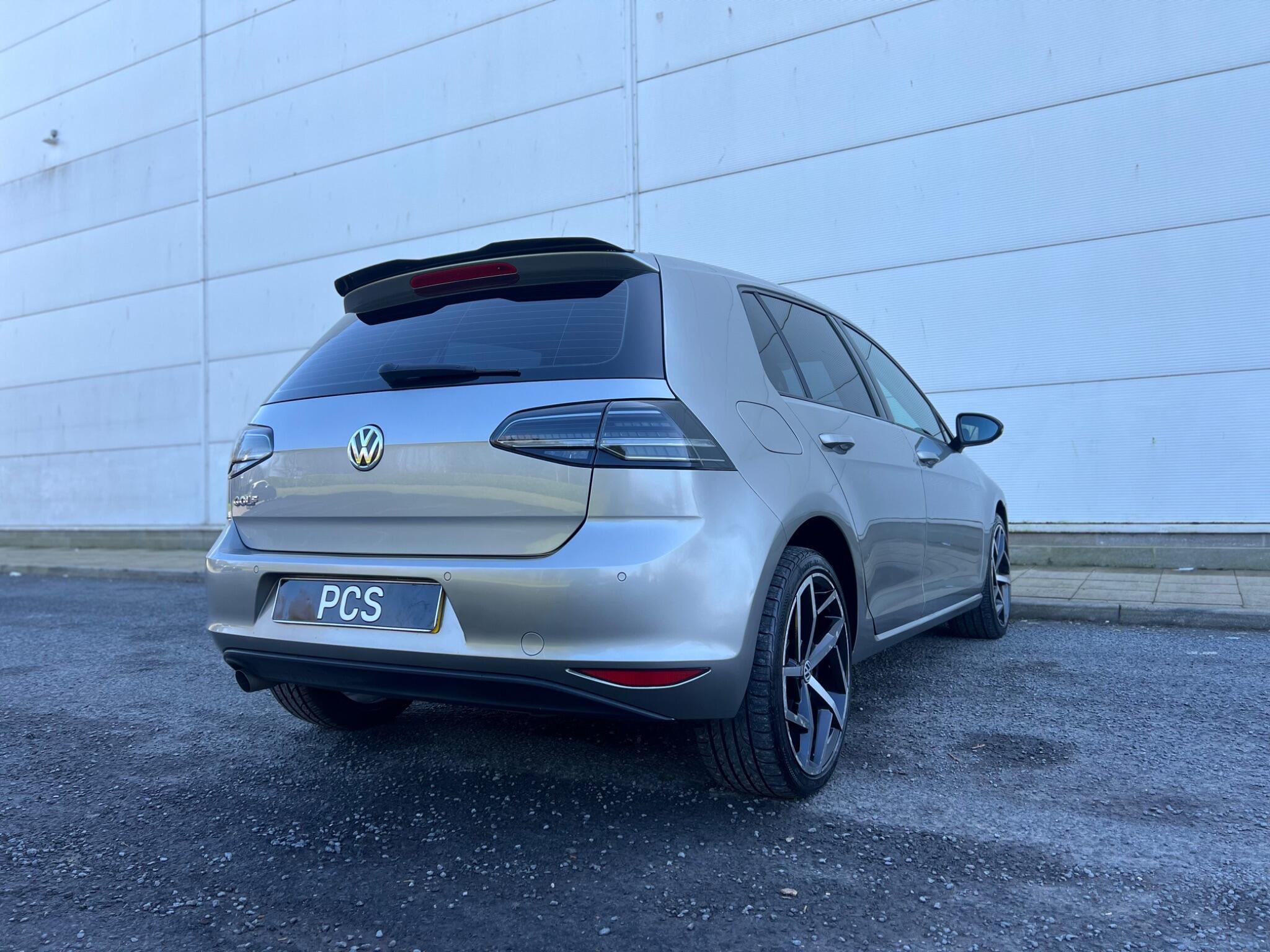Volkswagen Golf - Image 9
