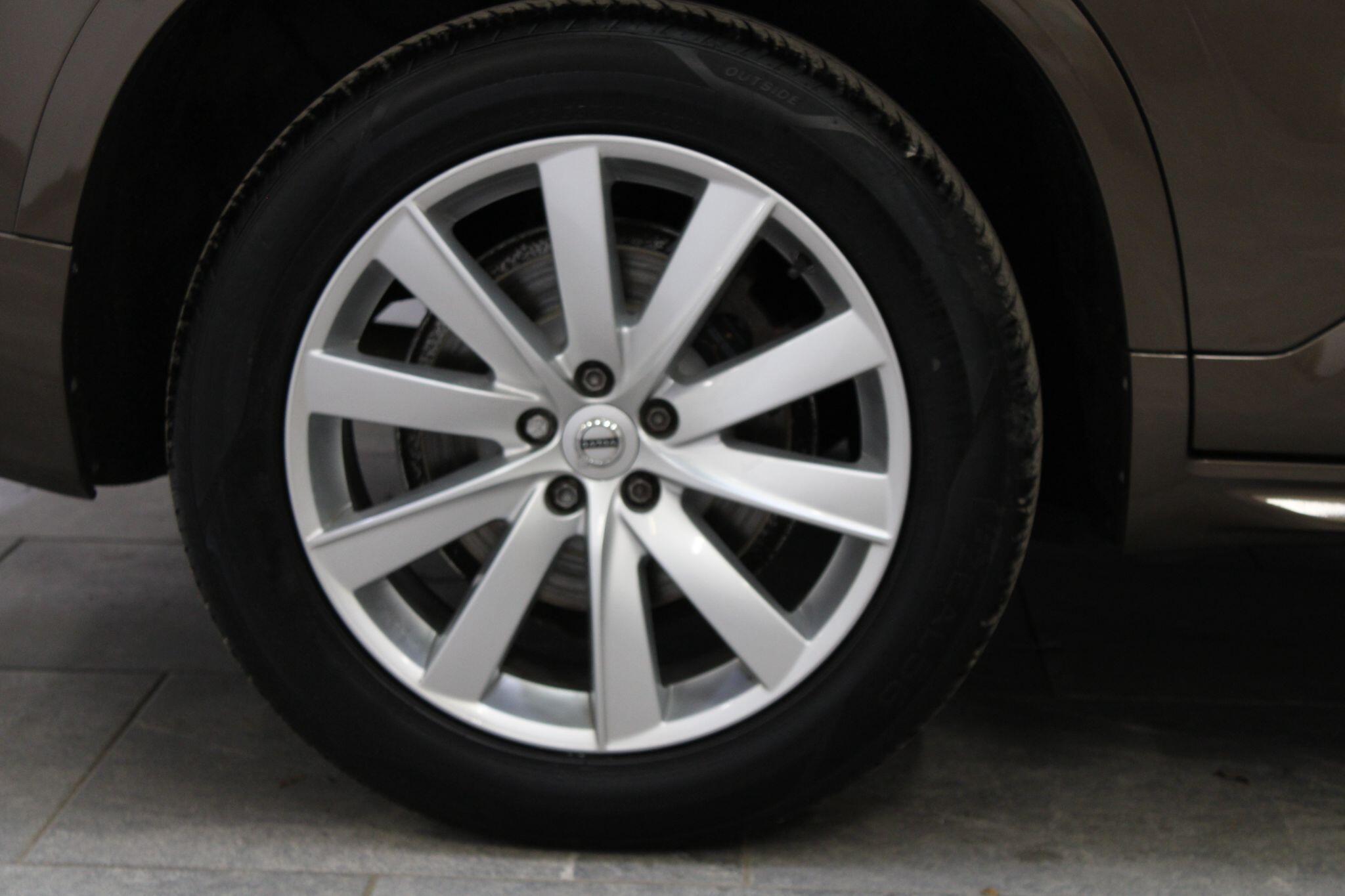 Volvo XC90 - Image 10