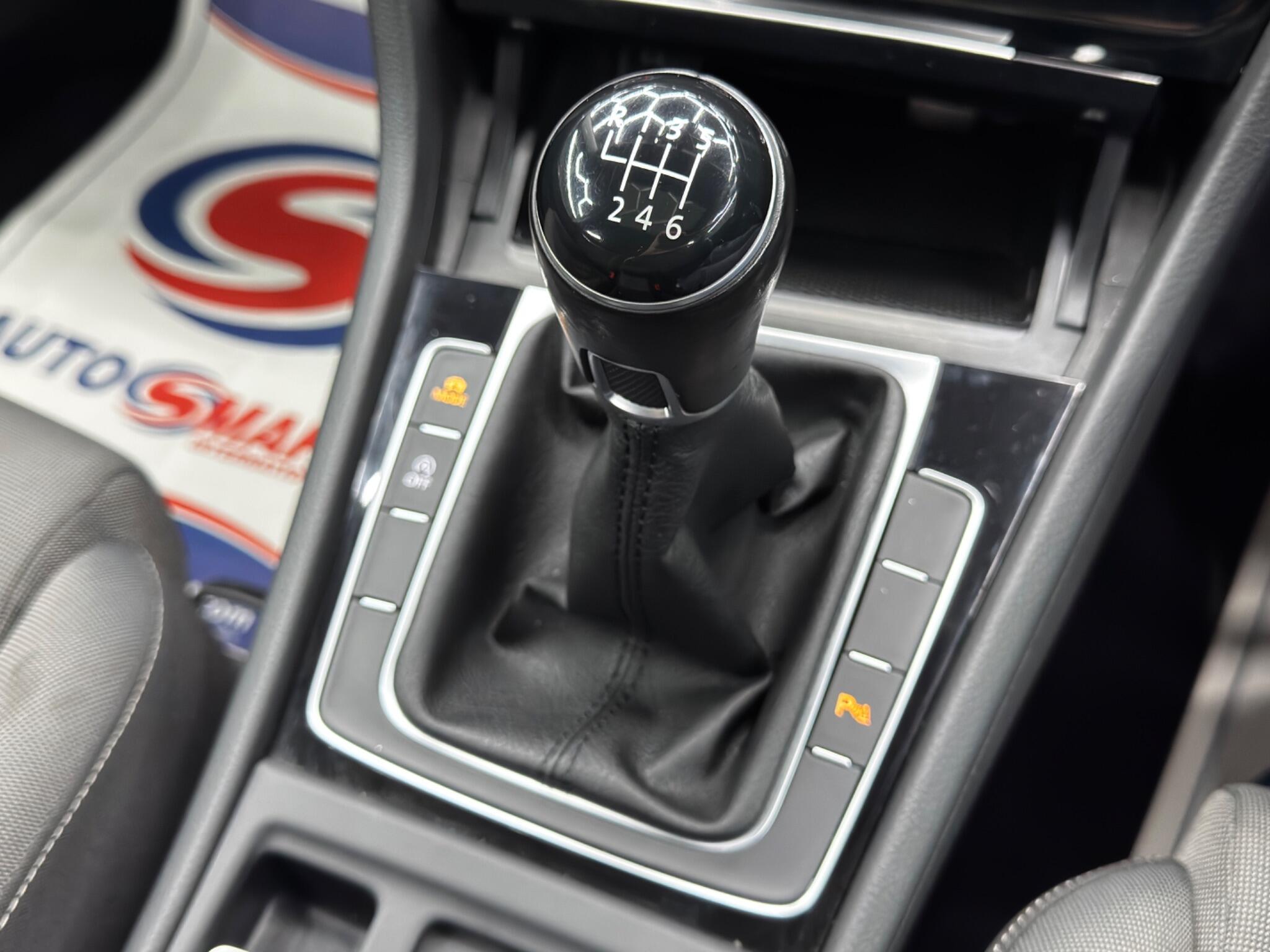 Volkswagen Golf - Image 26