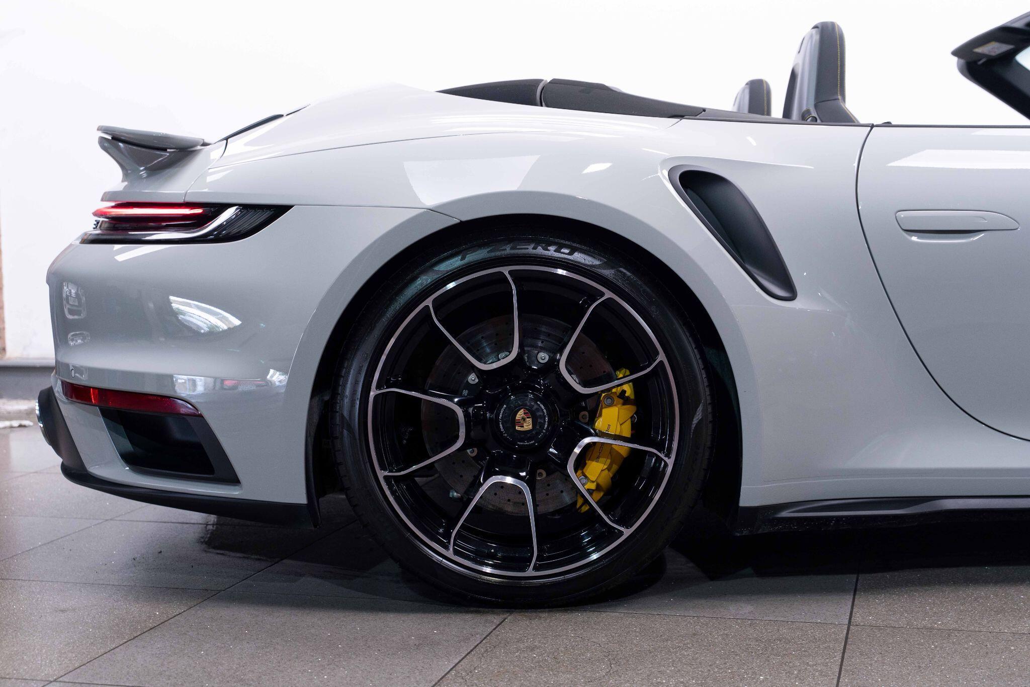 Porsche 911 - Image 16
