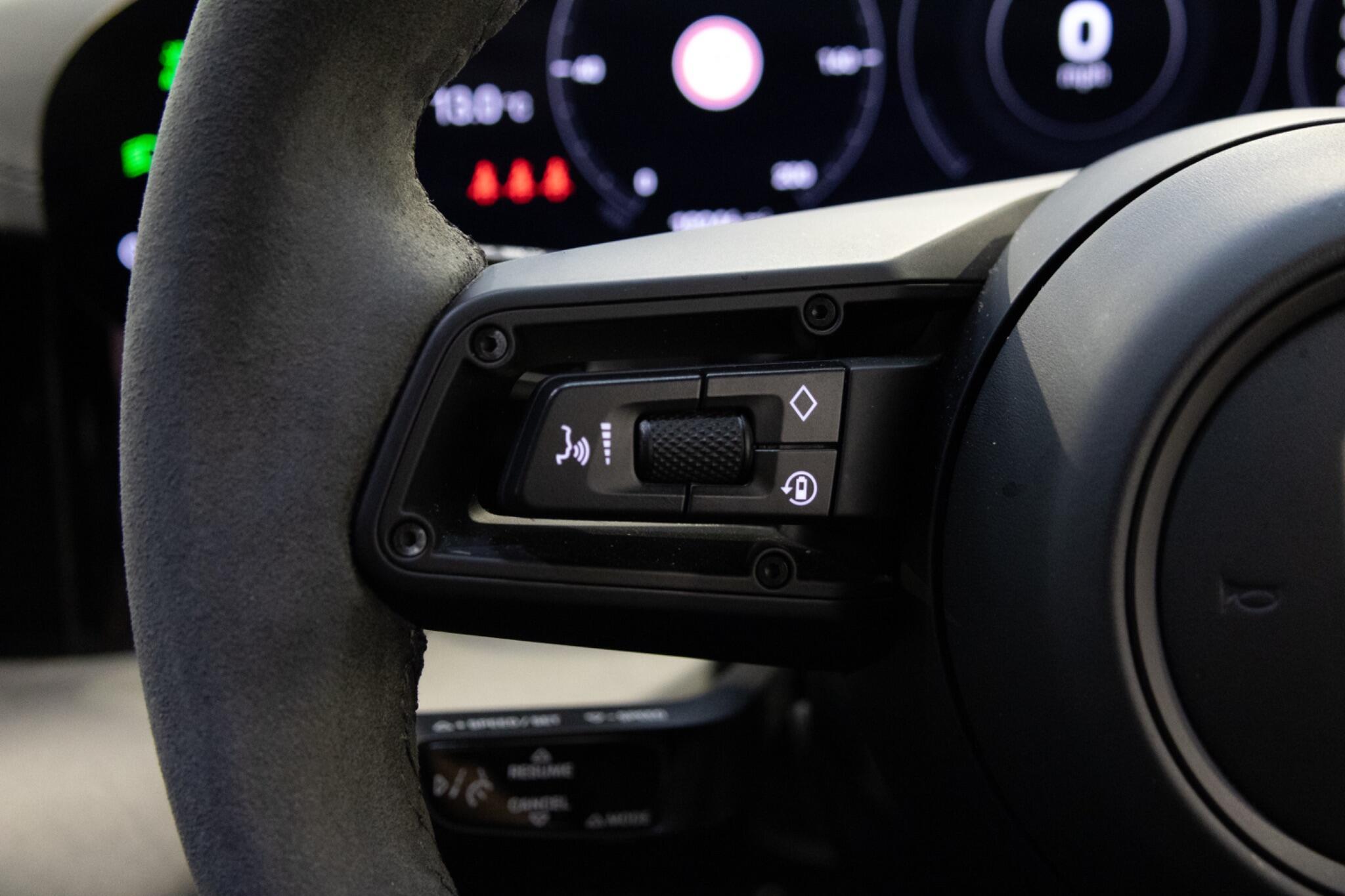 Porsche Taycan - Image 25