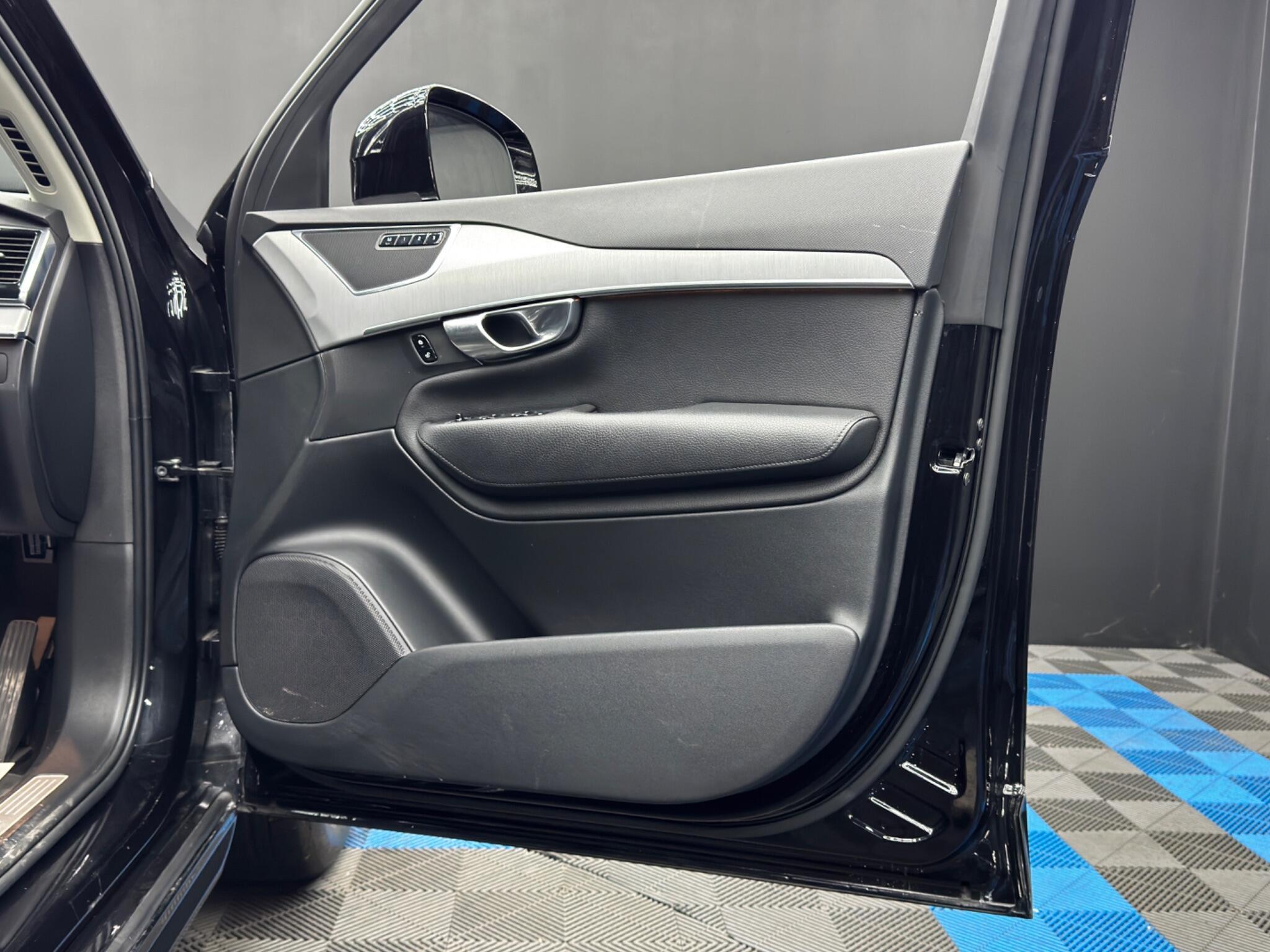 Volvo XC90 - Image 41