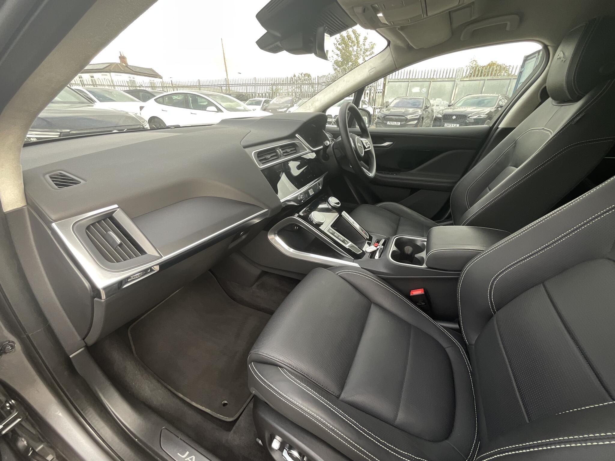 Jaguar I-Pace - Image 16