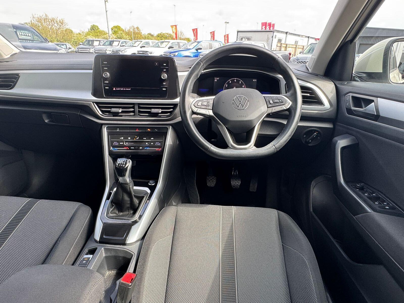 Volkswagen T-Roc - Image 20