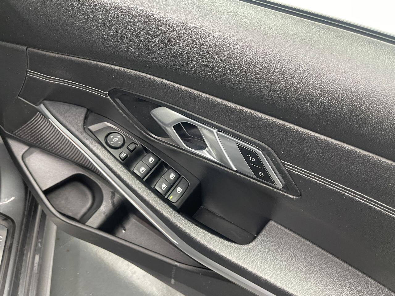 BMW 3 Series - Image 27