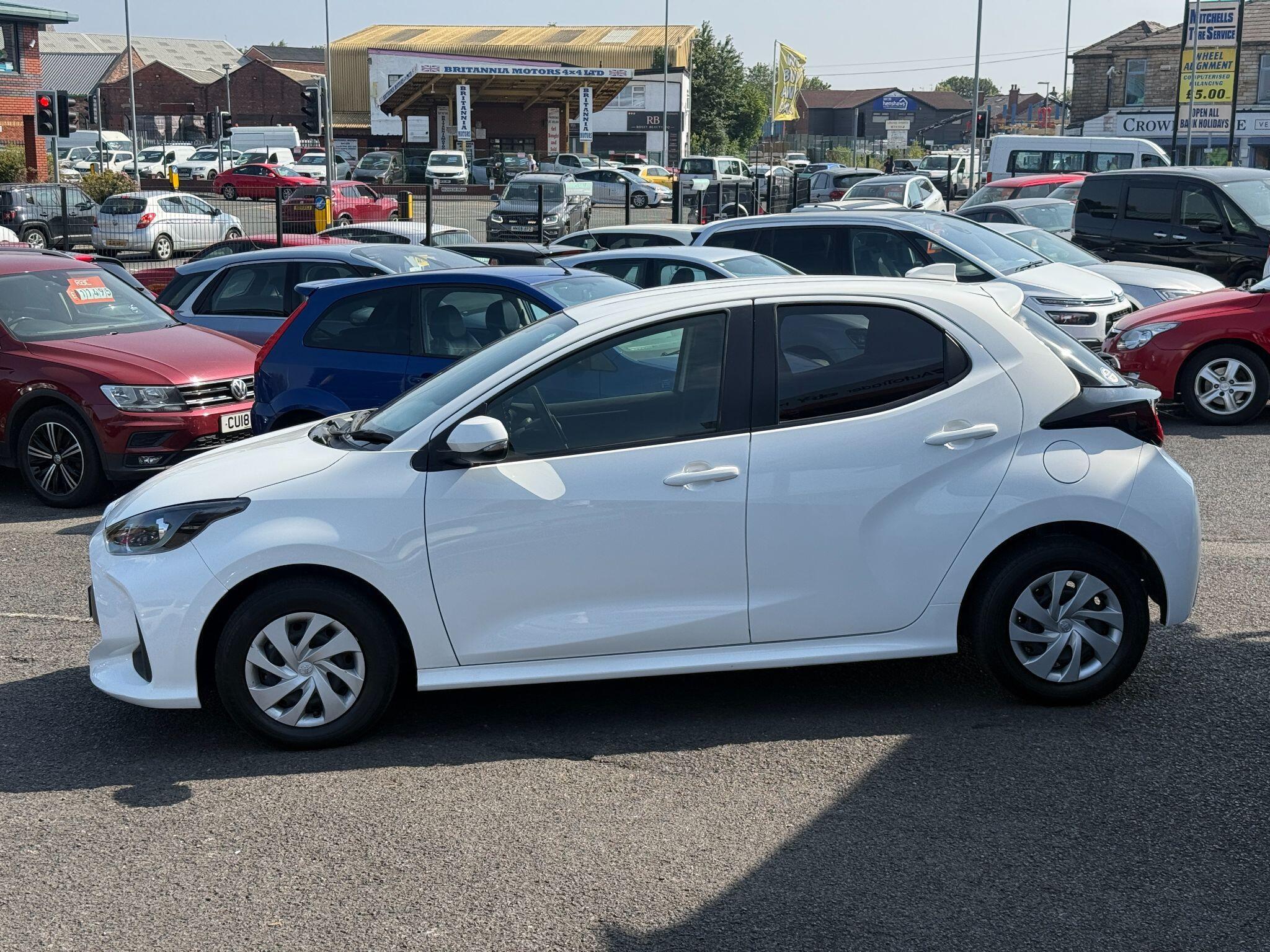 Toyota Yaris - Image 15