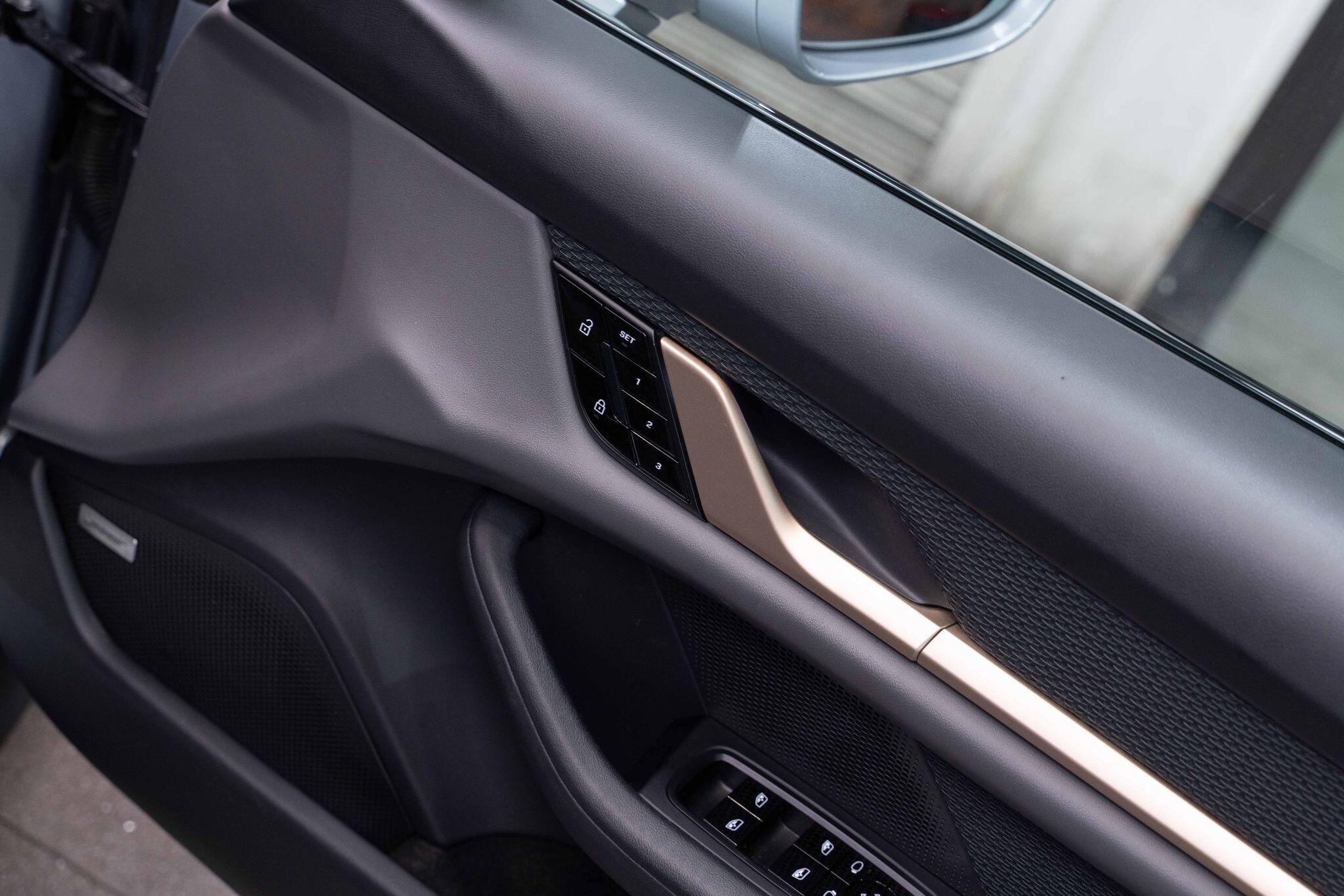 Porsche Taycan - Image 22