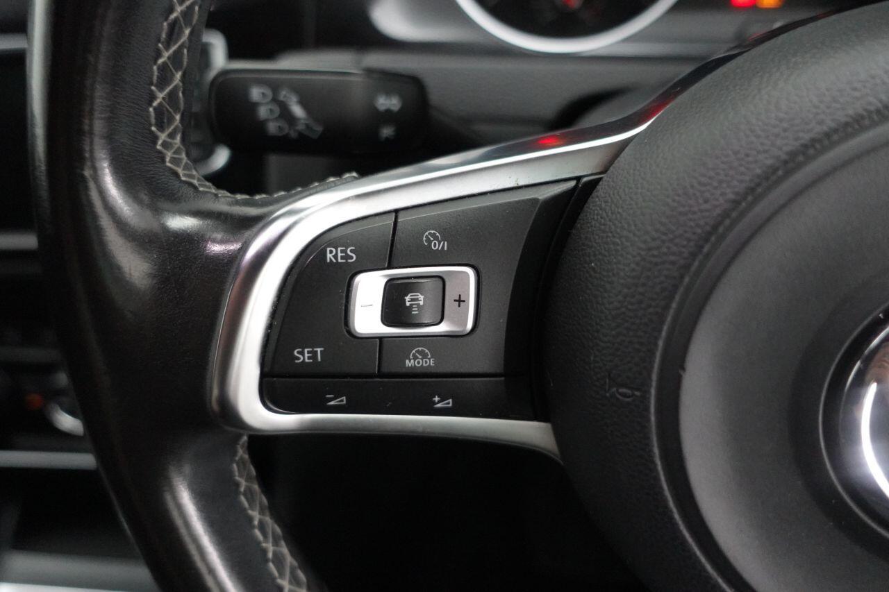 Volkswagen Golf - Image 20