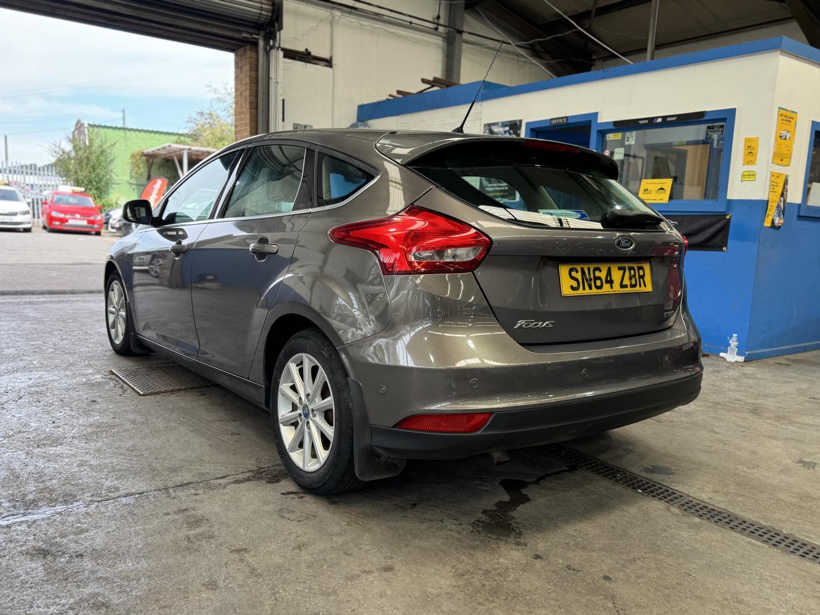 Ford Focus - Image 7