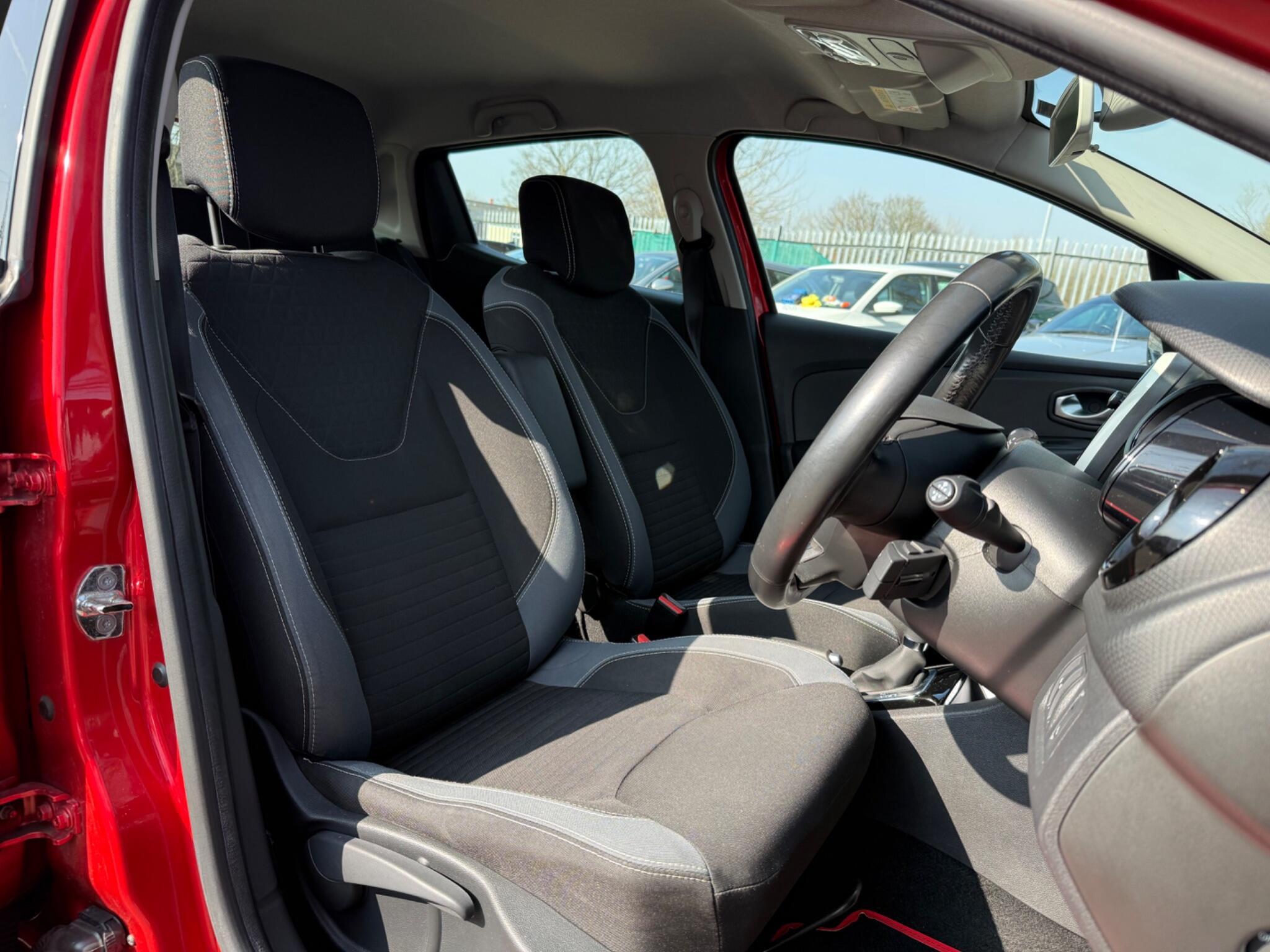 Renault Clio - Image 21