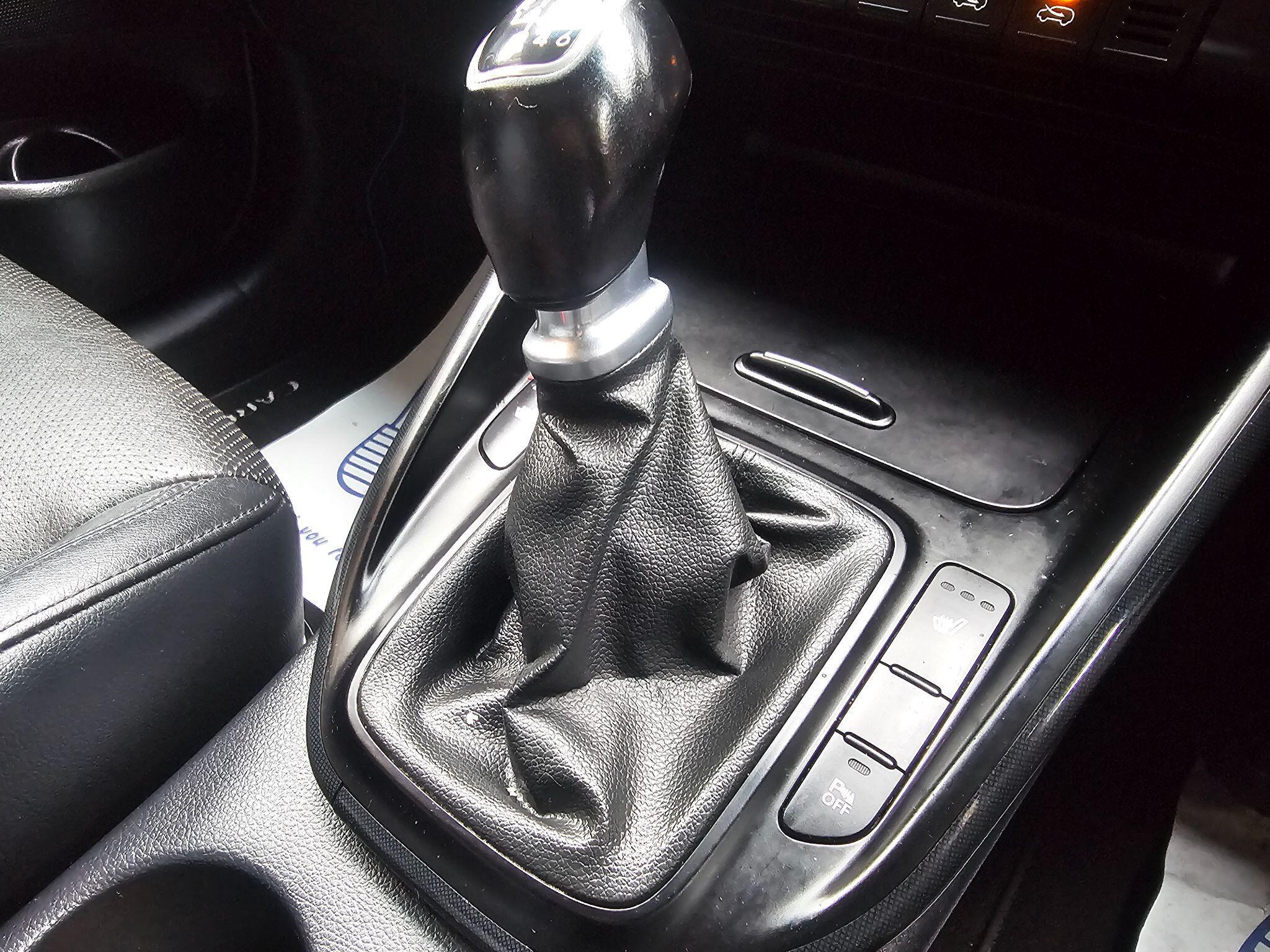 Kia Carens - Image 19