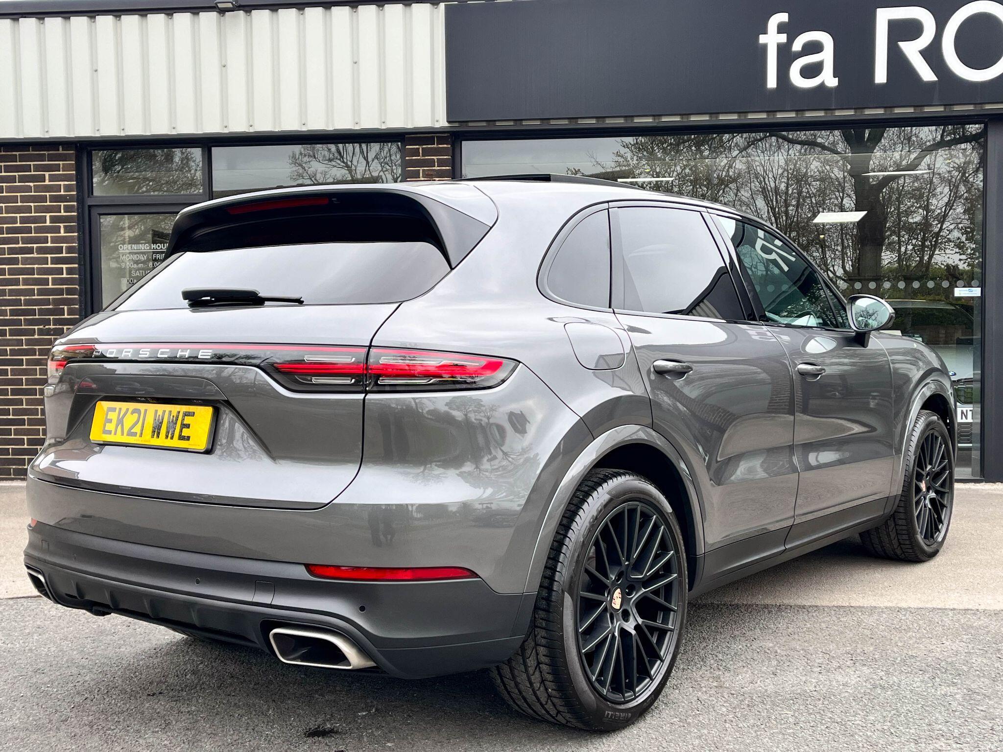 Porsche Cayenne - Image 27