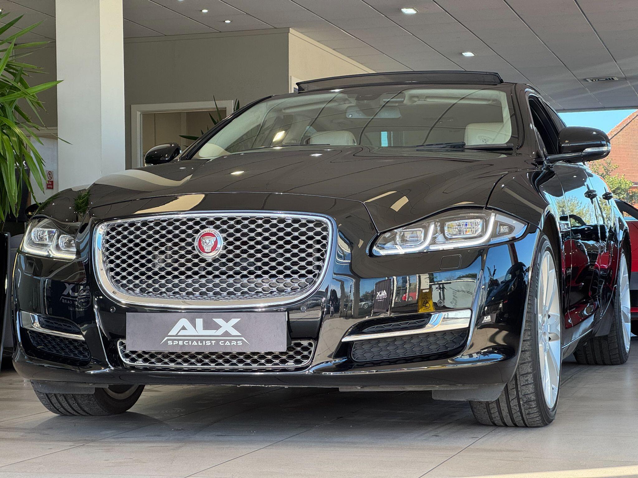 Jaguar XJ - Image 10