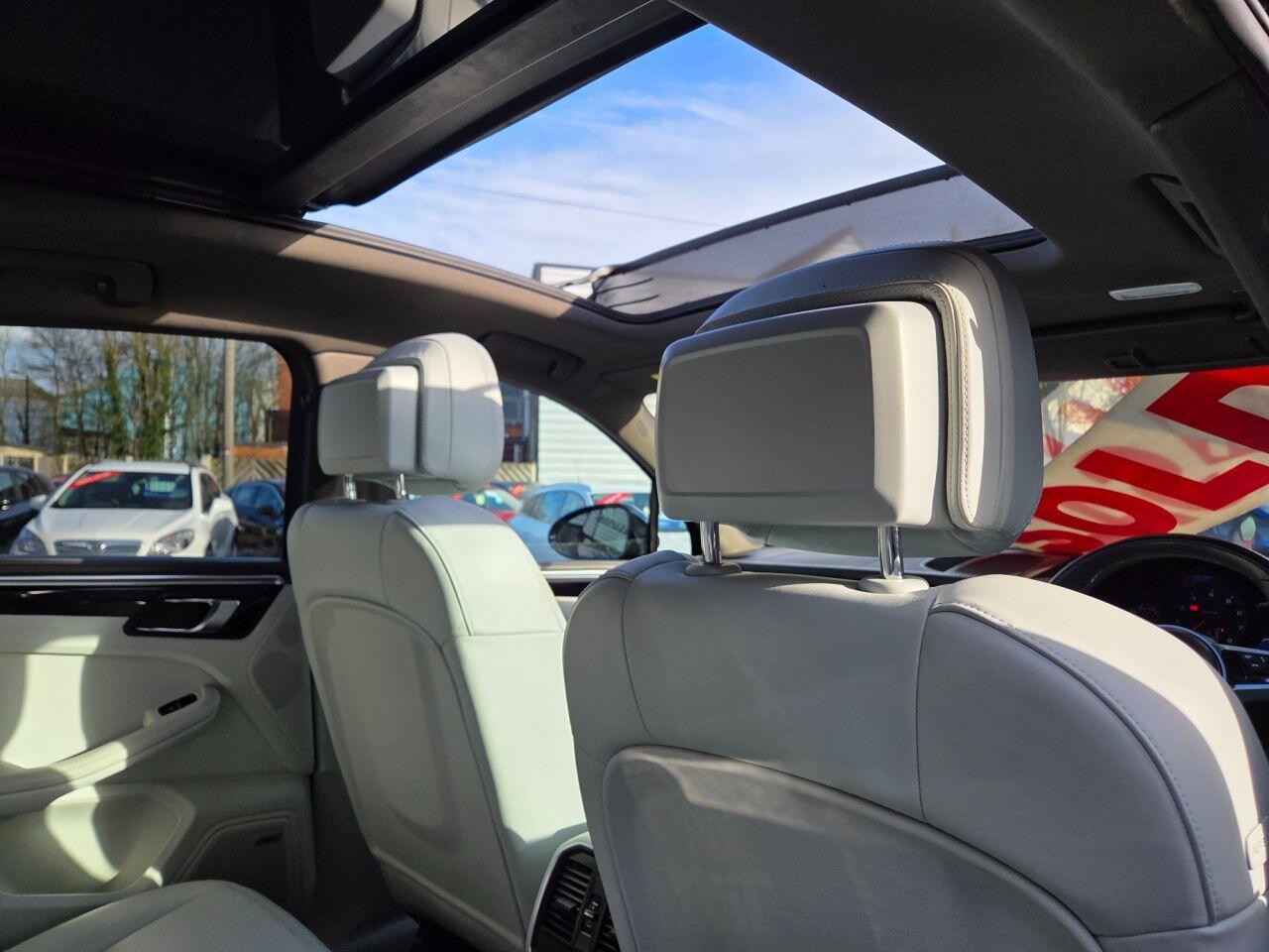 Porsche Macan - Image 23