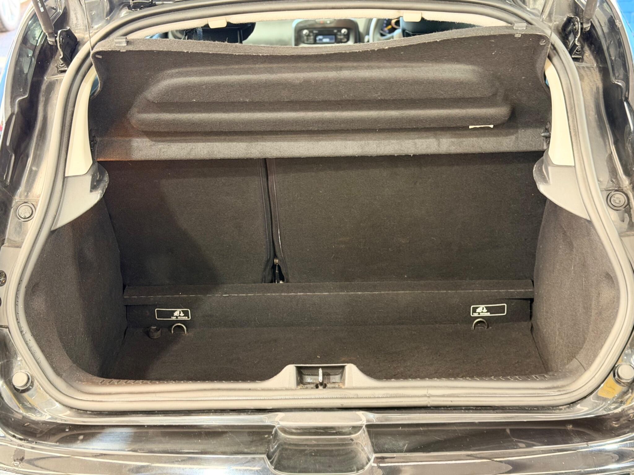 Renault Clio - Image 35