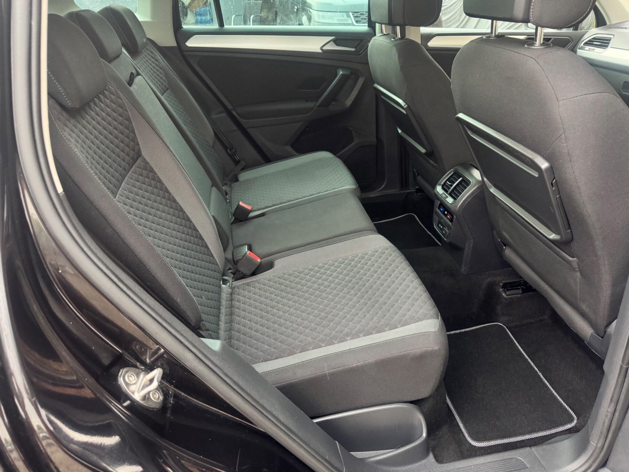 Volkswagen Tiguan - Image 33