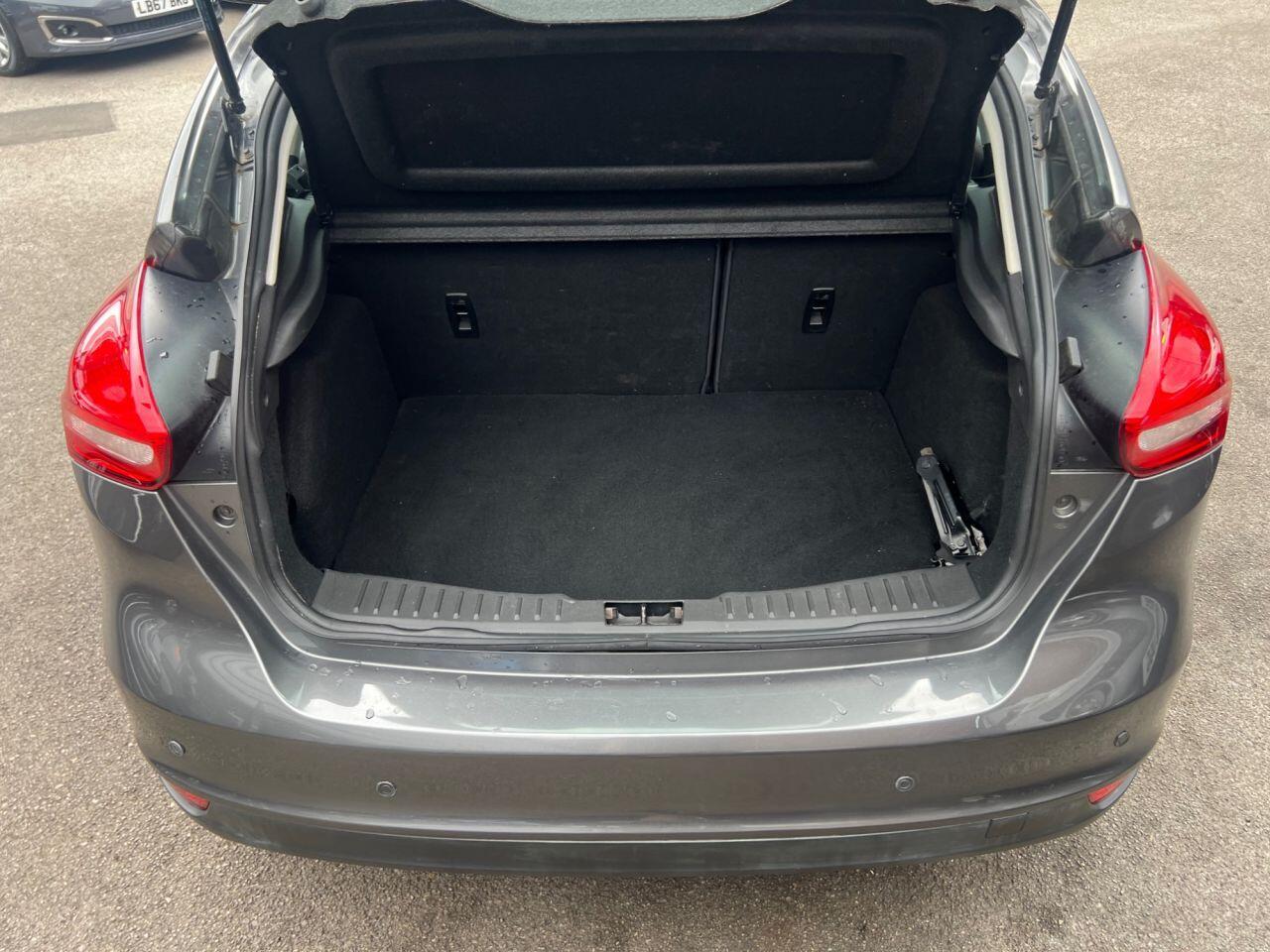 Ford Focus - Image 6