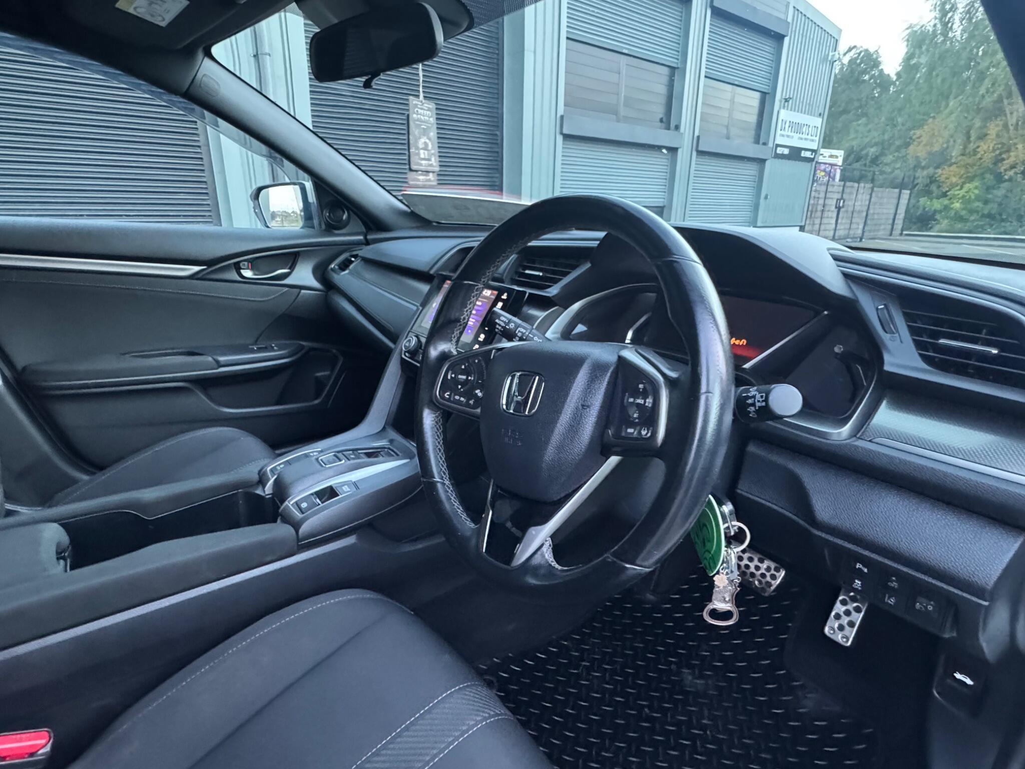 Honda Civic - Image 16